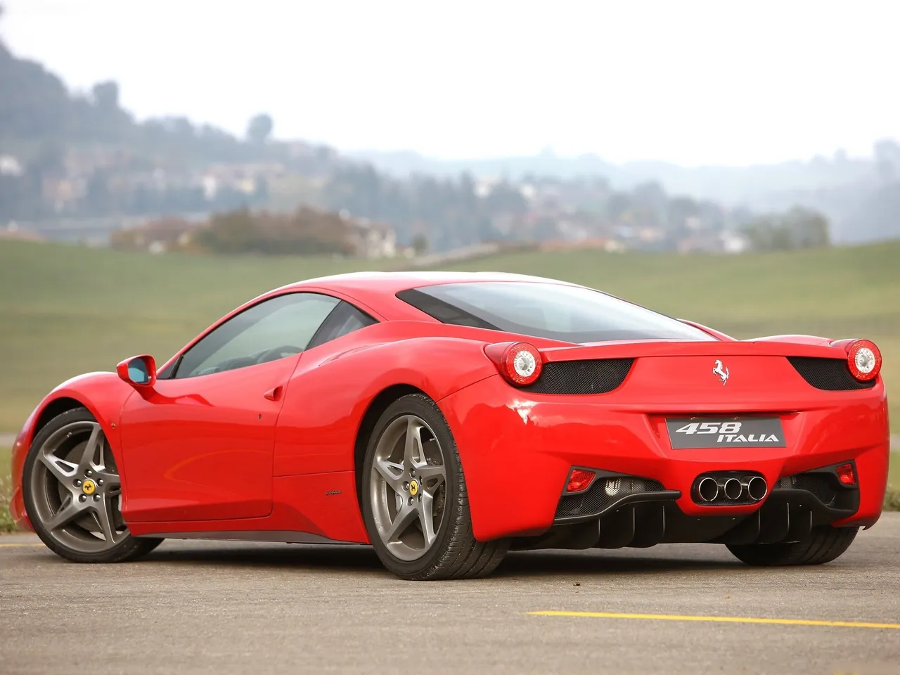 Ferrari 458 Italia (2011) – zadní tříčtvrteční pohled
