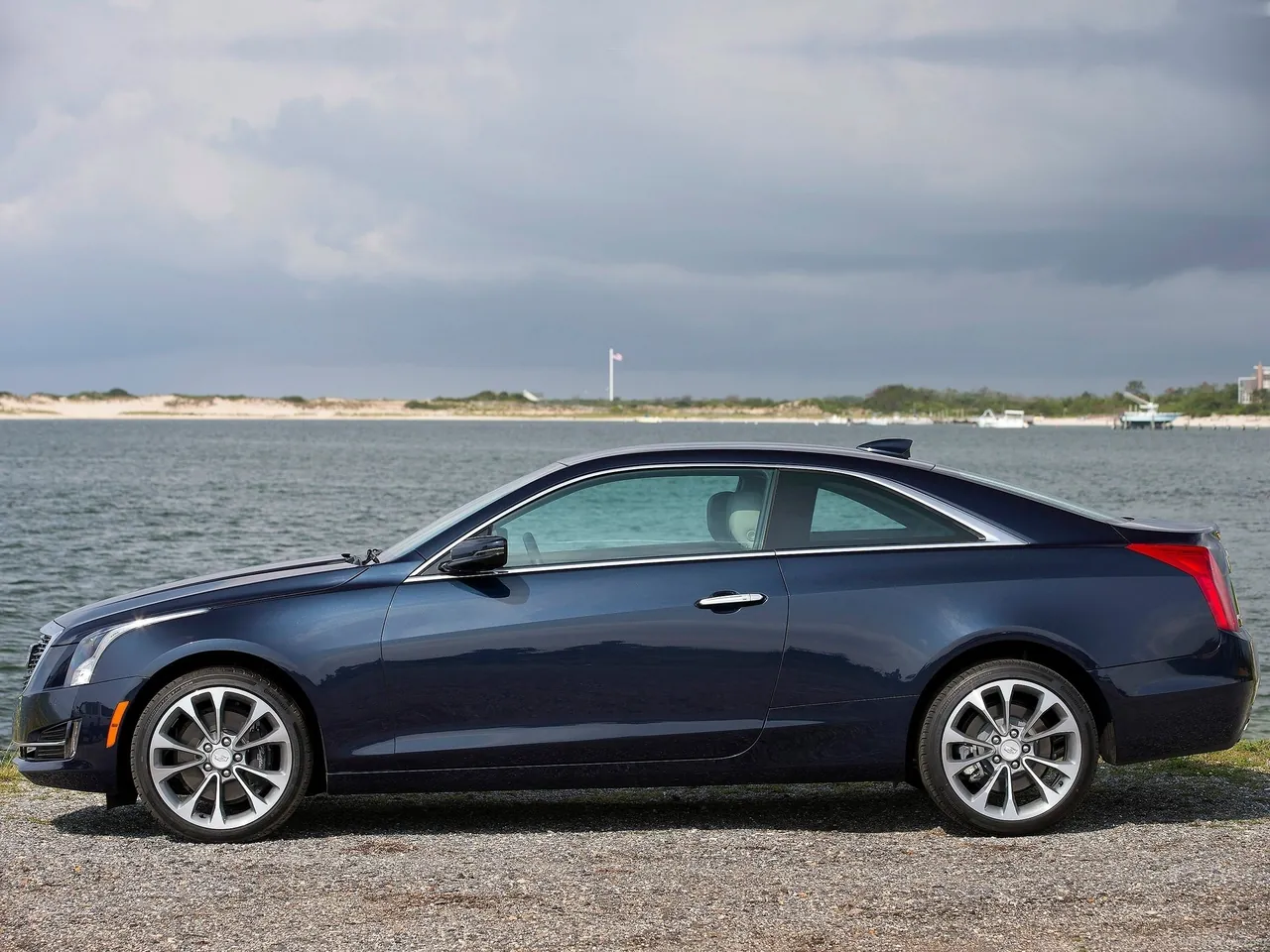Cadillac ATS Coupe (2015) – boční profil