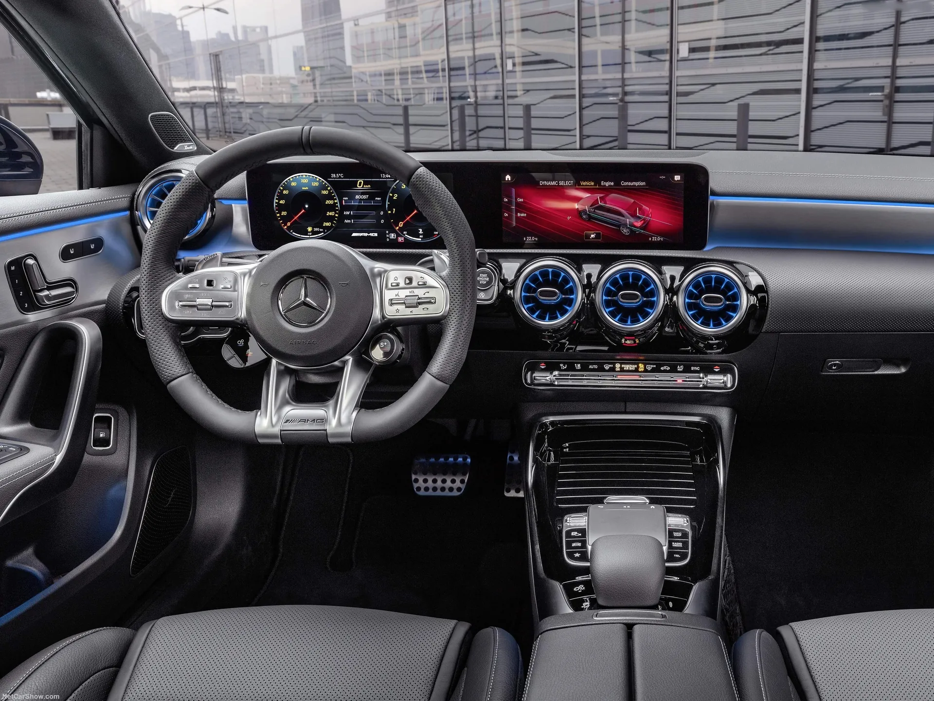 Mercedes-Benz A35 AMG 4Matic Sedan (2020) - Interior