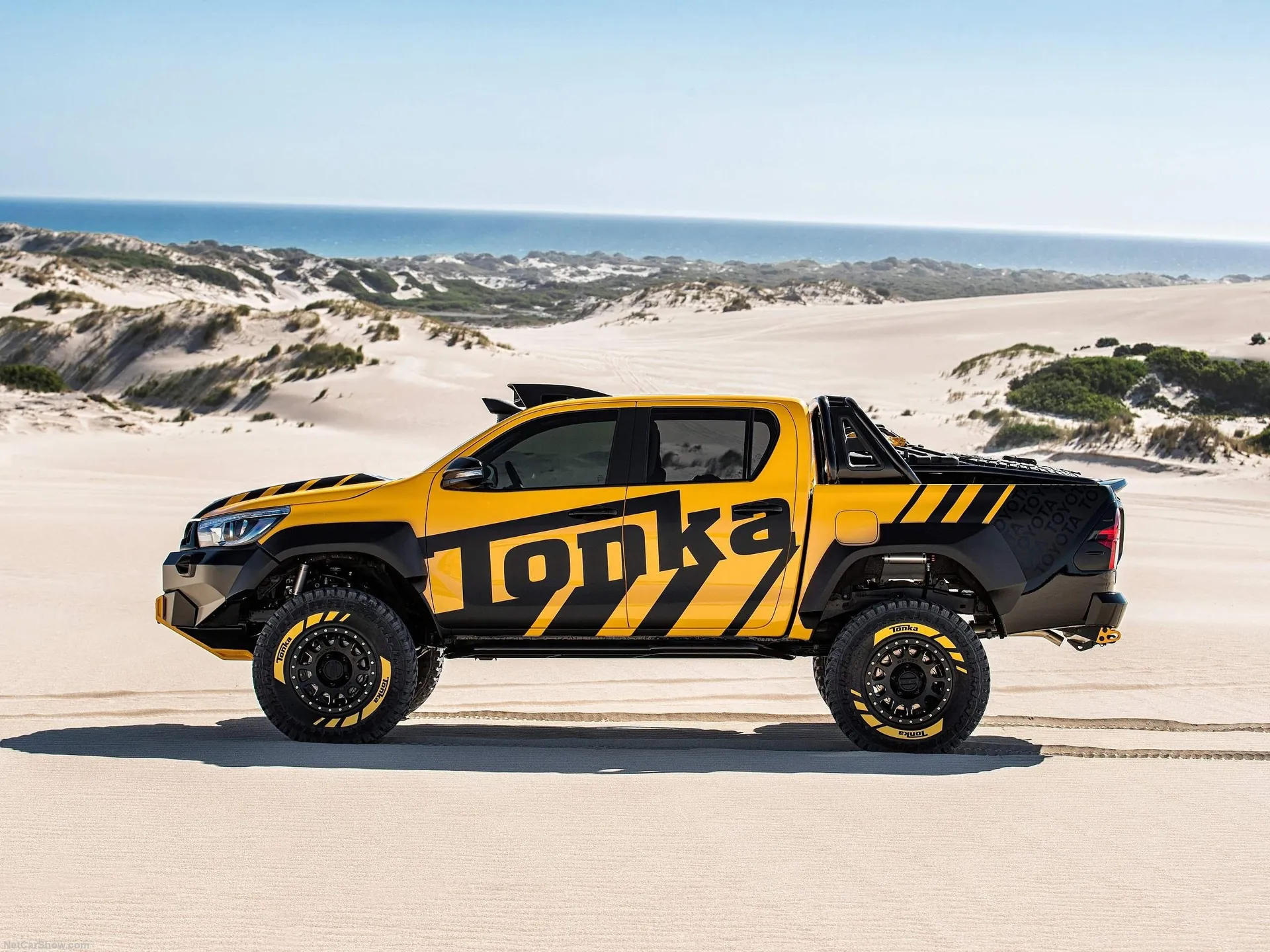 Toyota HiLux Tonka Concept (2017) - Side Profile