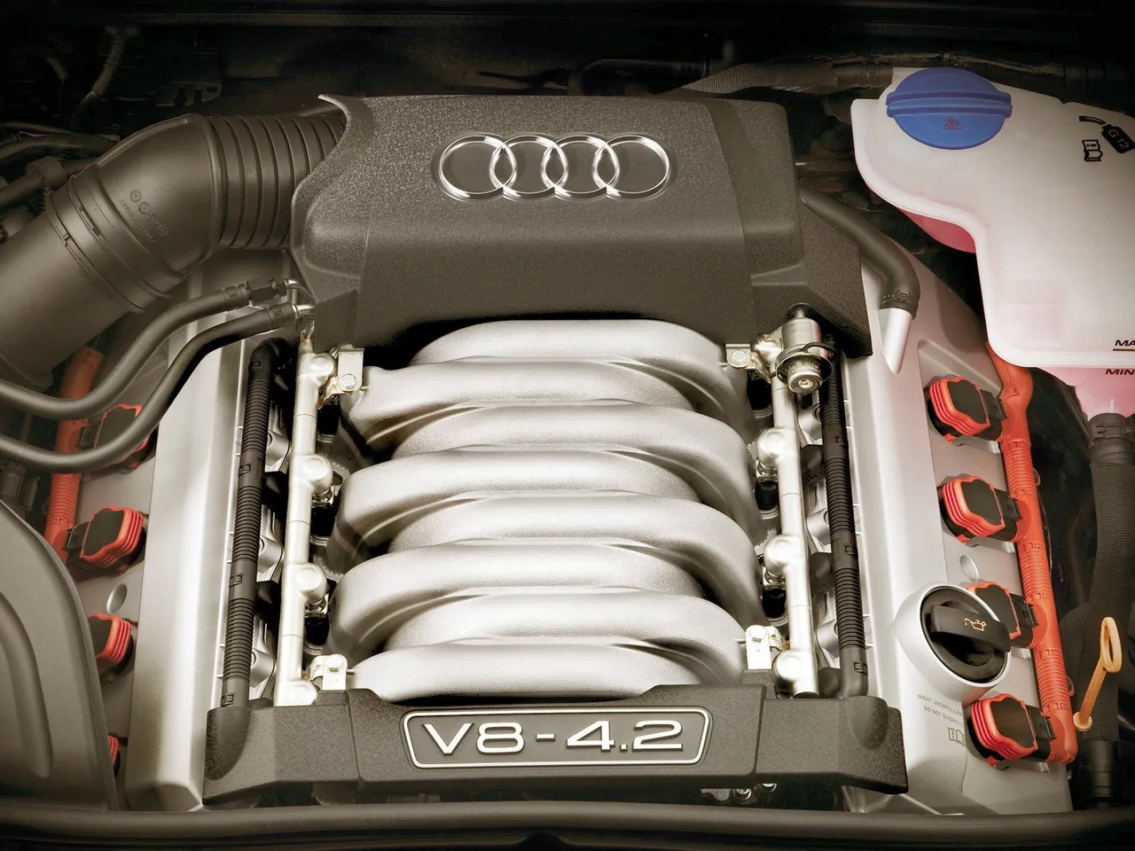 Audi S4 Cabriolet (2006) – motorový prostor