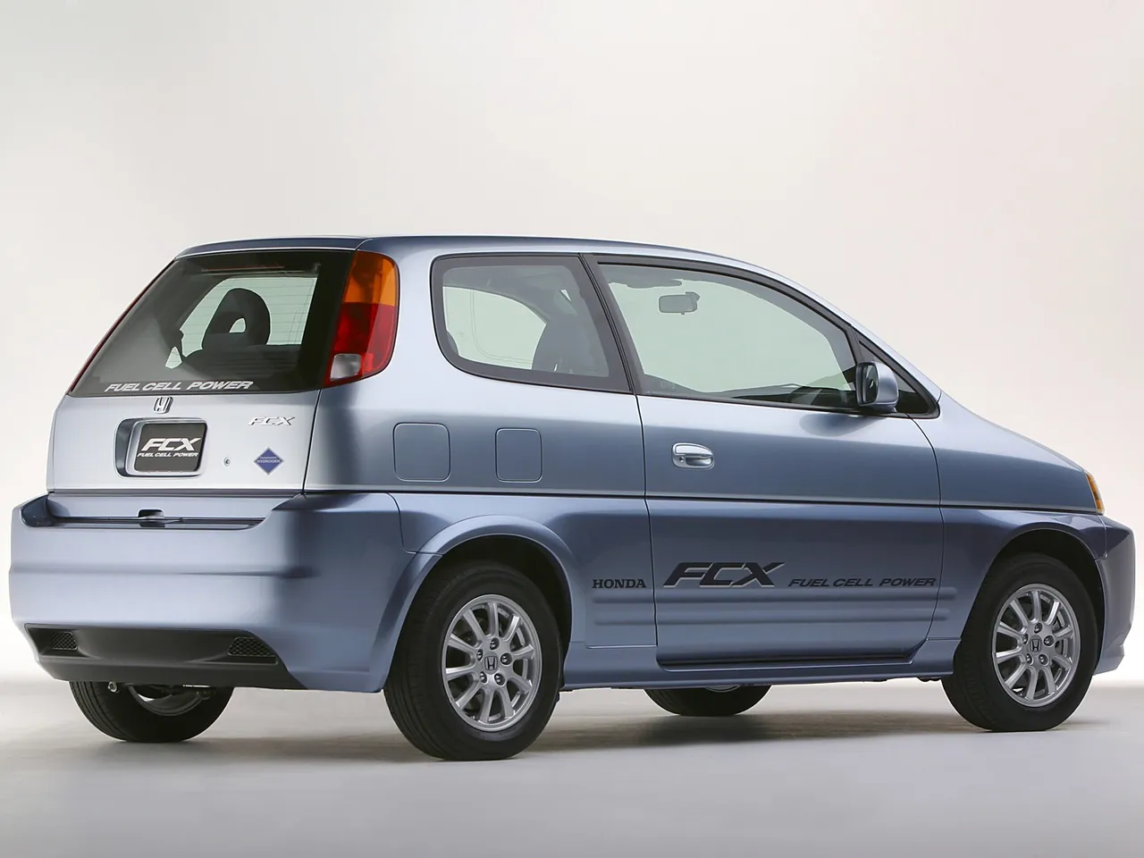 Honda FCX (2003) – zadní tříčtvrteční pohled