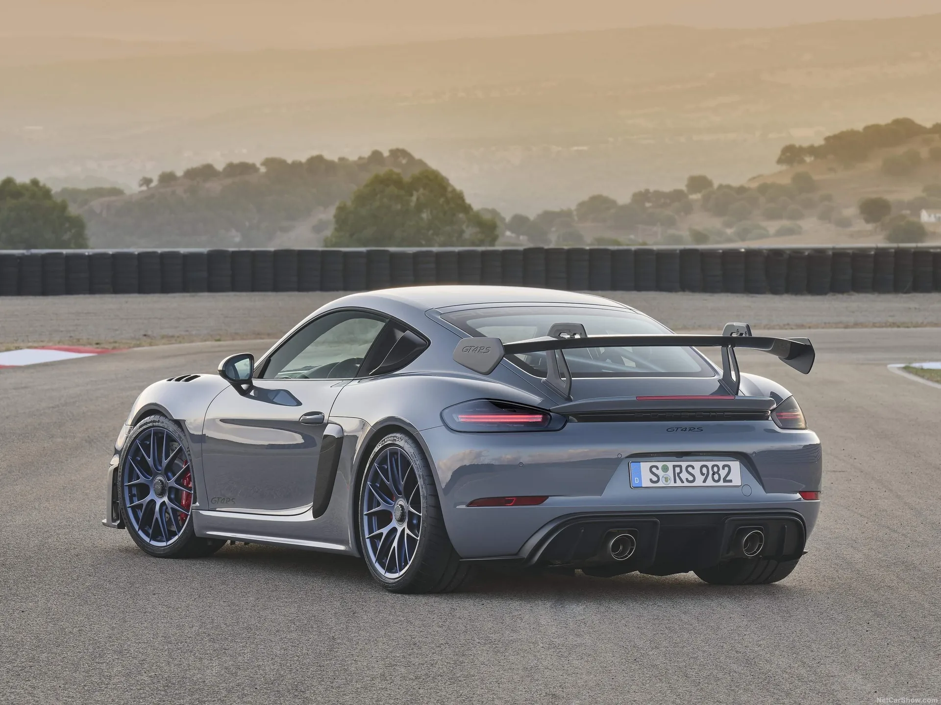 Porsche 718 Cayman GT4 RS (2022) - Rear Three-Quarter