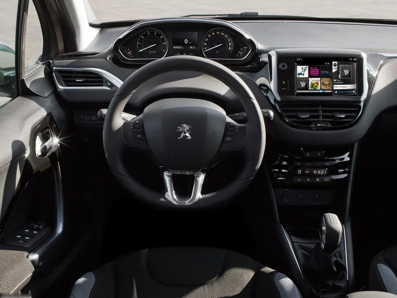 Peugeot 208 (2013) – interiér