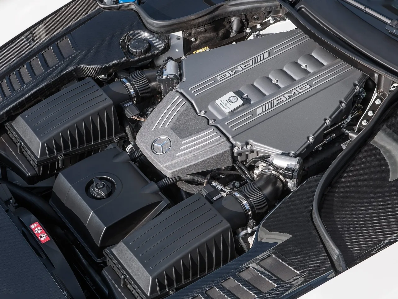 Mercedes-Benz SLS AMG GT (2013) – motor