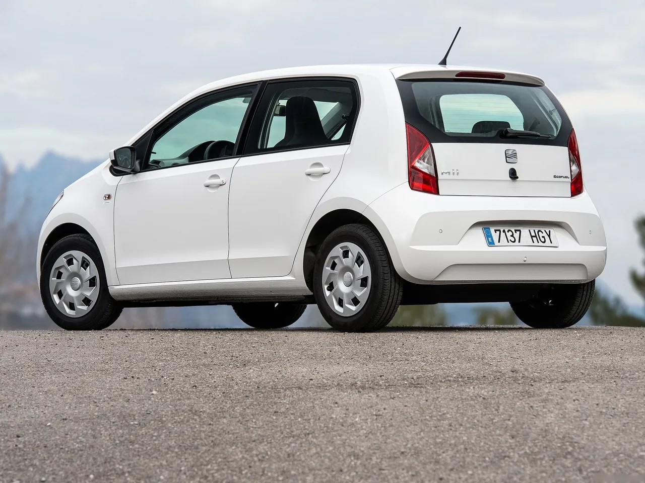 Seat Mii Ecofuel (2014) – zadní tříčtvrteční pohled