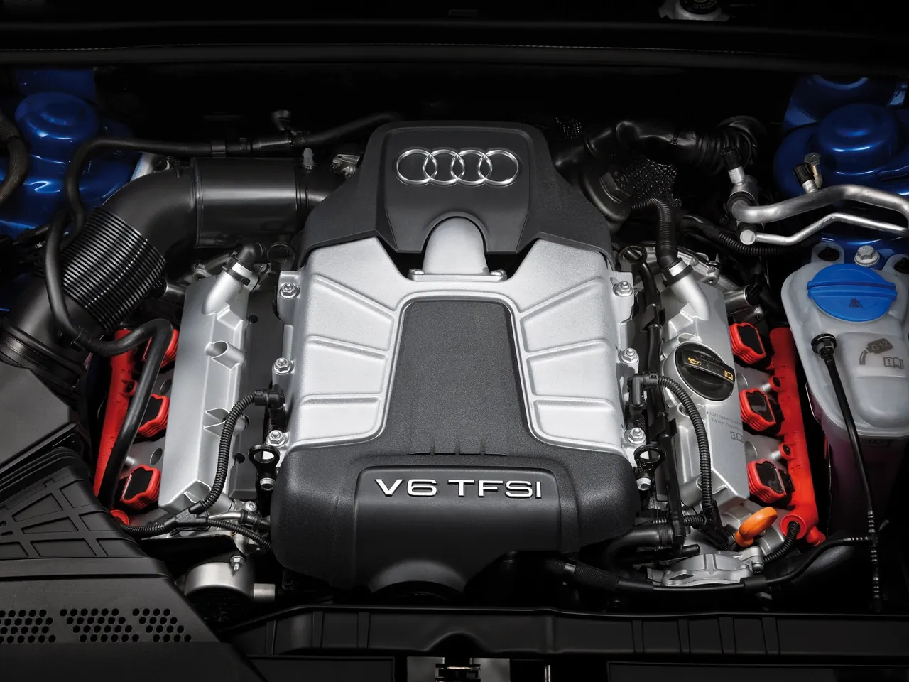 Audi S4 (2009) – motorový prostor