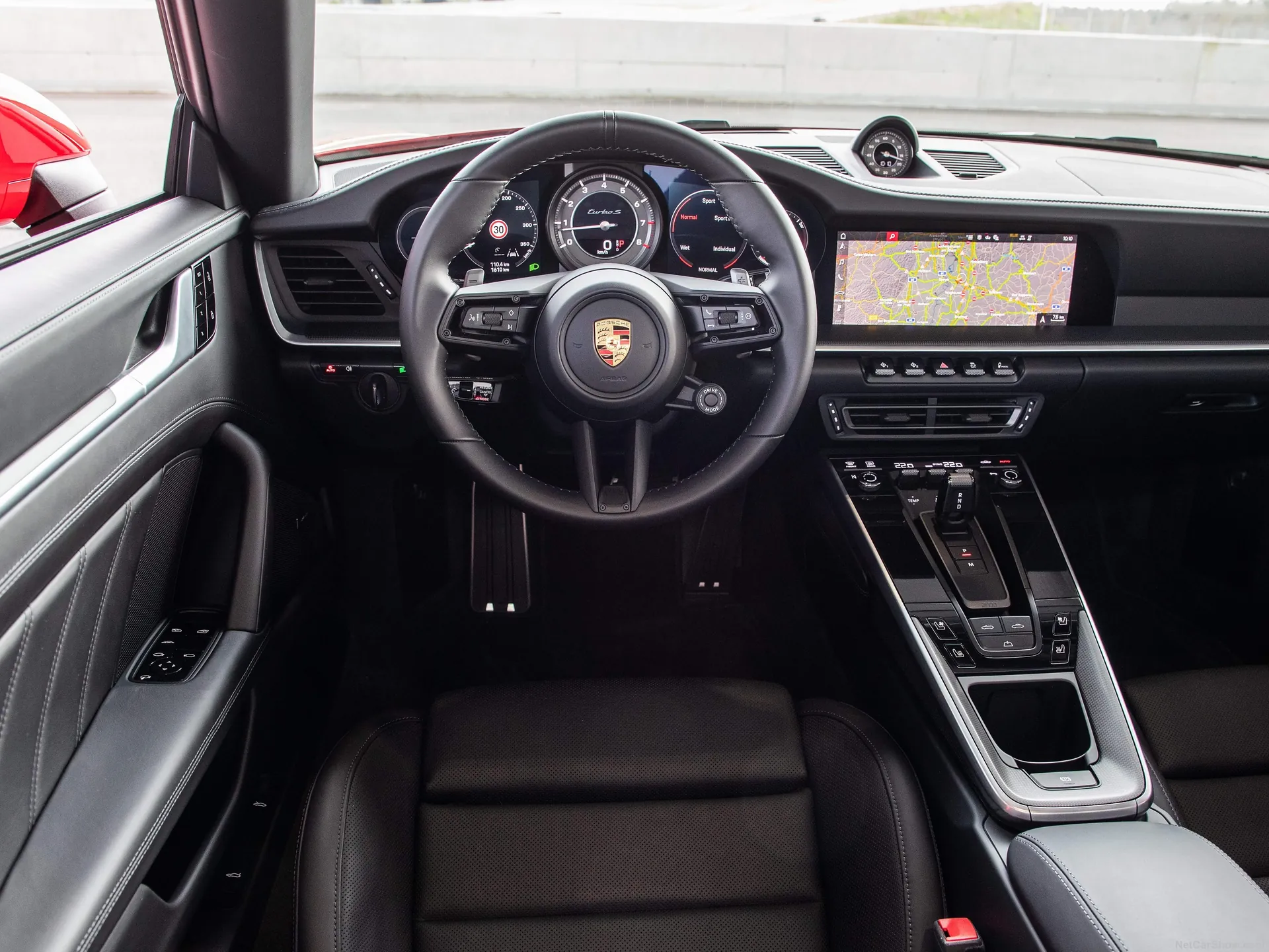 Porsche 911 Turbo S Cabriolet (2021) - Interior