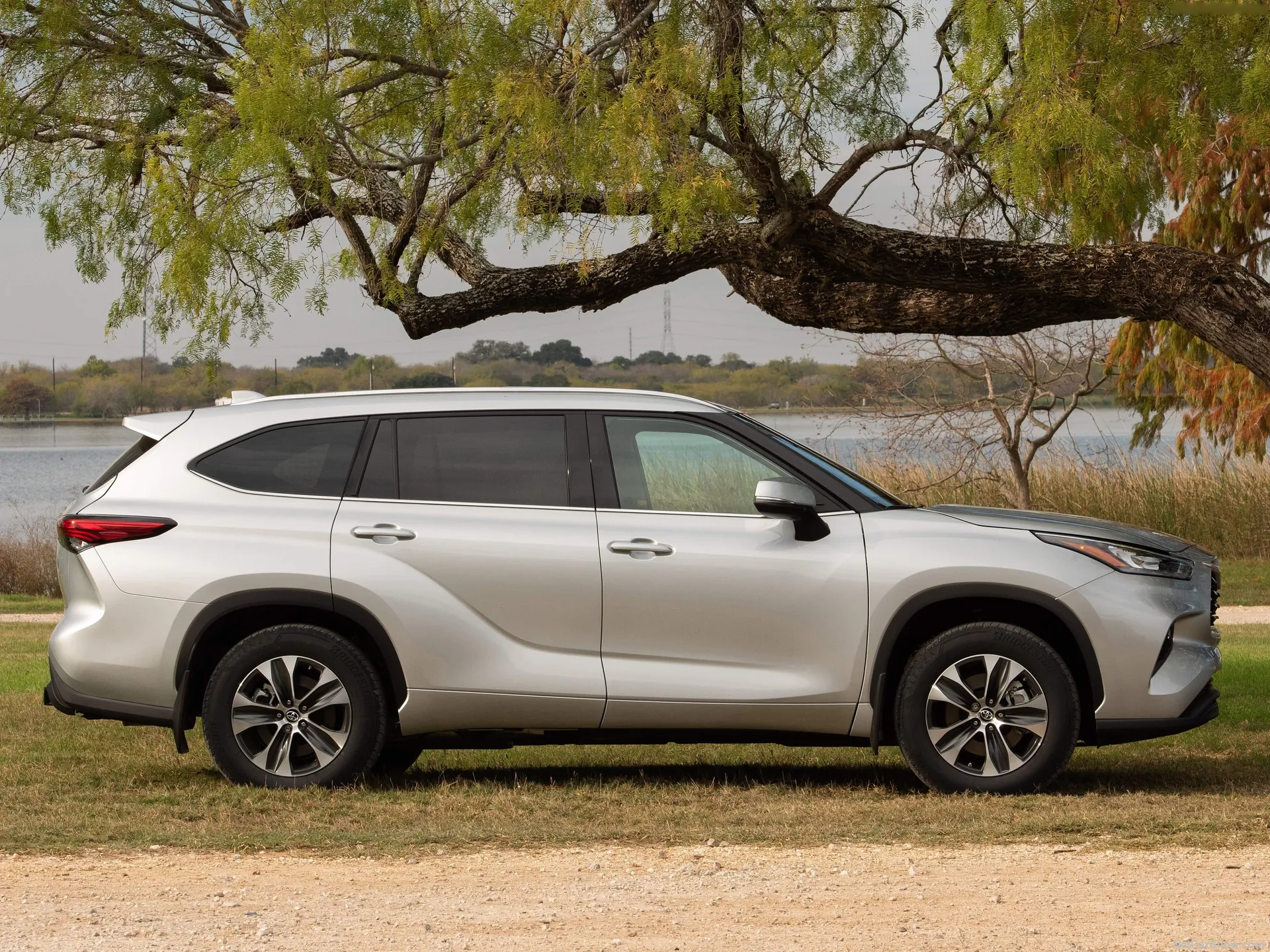 Toyota Highlander (2020) – boční profil