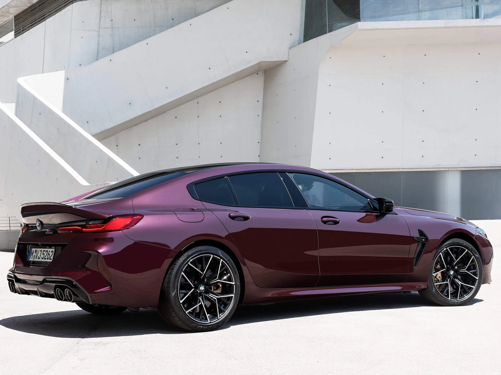 BMW M8 Gran Coupe Competition (2020) – zadní tříčtvrteční pohled