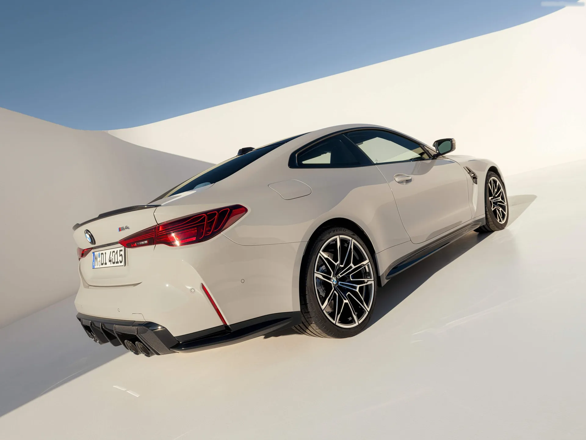 BMW M4 Coupe (2025) – zadní tříčtvrteční pohled
