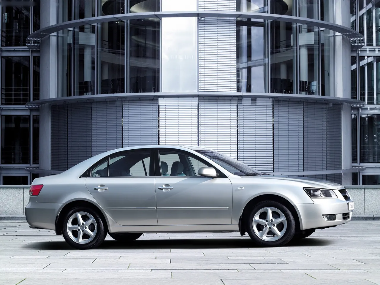 Hyundai Sonata (2005) – boční profil