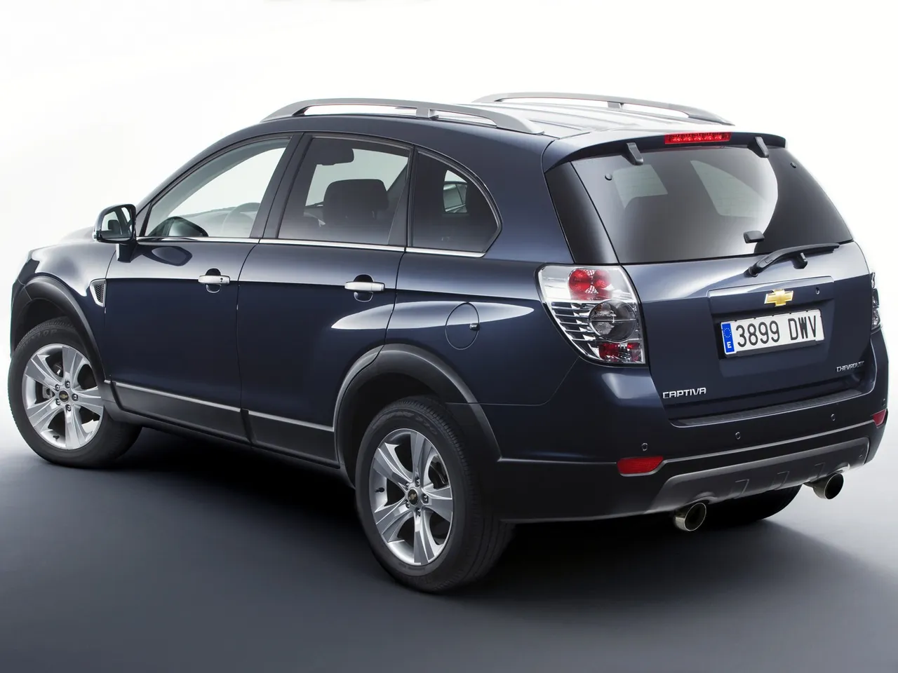 Chevrolet Captiva Sport (2008) – zadní tříčtvrteční pohled