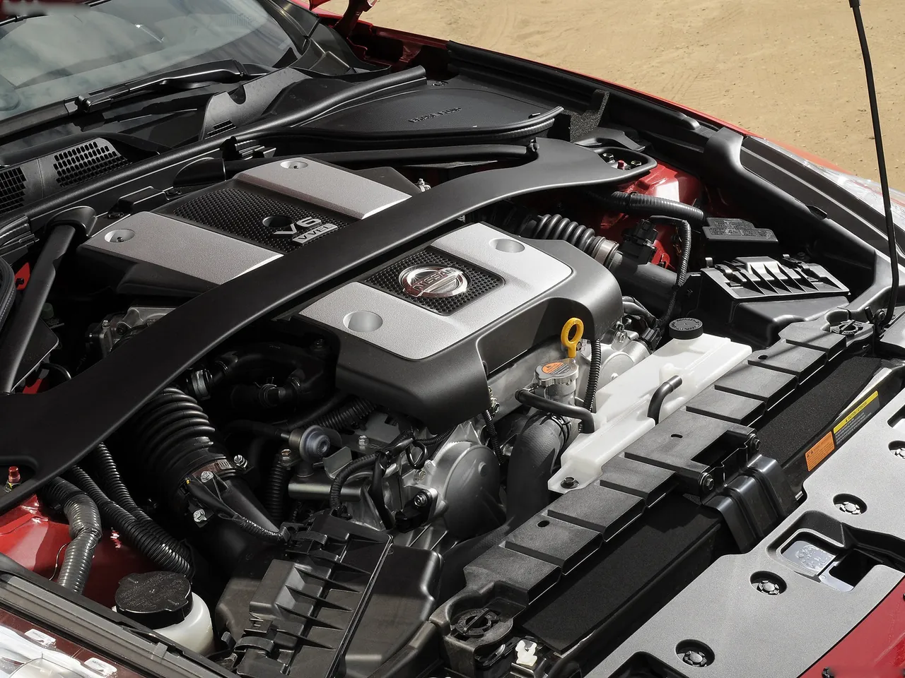 Nissan 370Z Roadster (2010) - Engine Bay