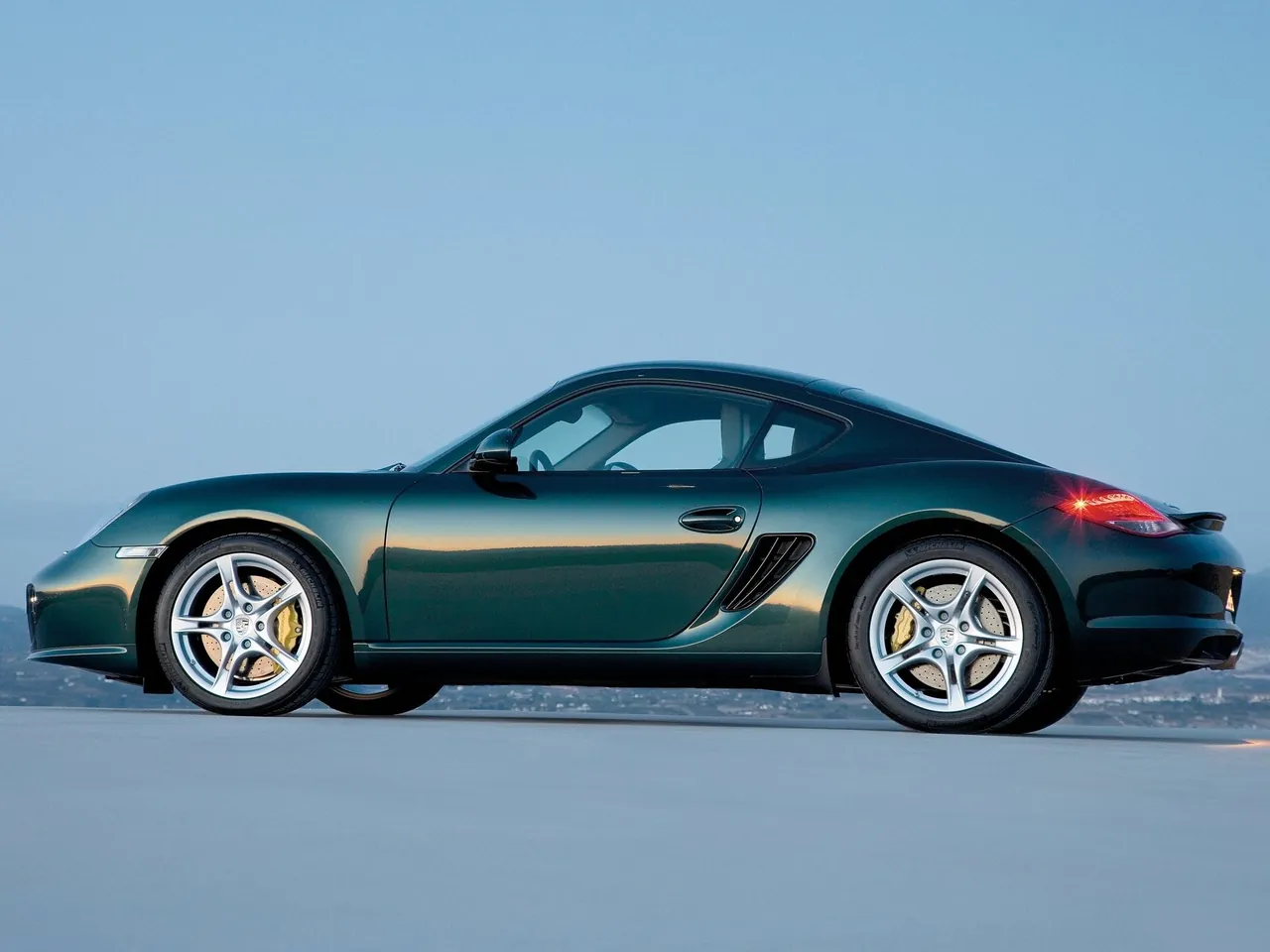 Porsche Cayman S (2009) – boční profil