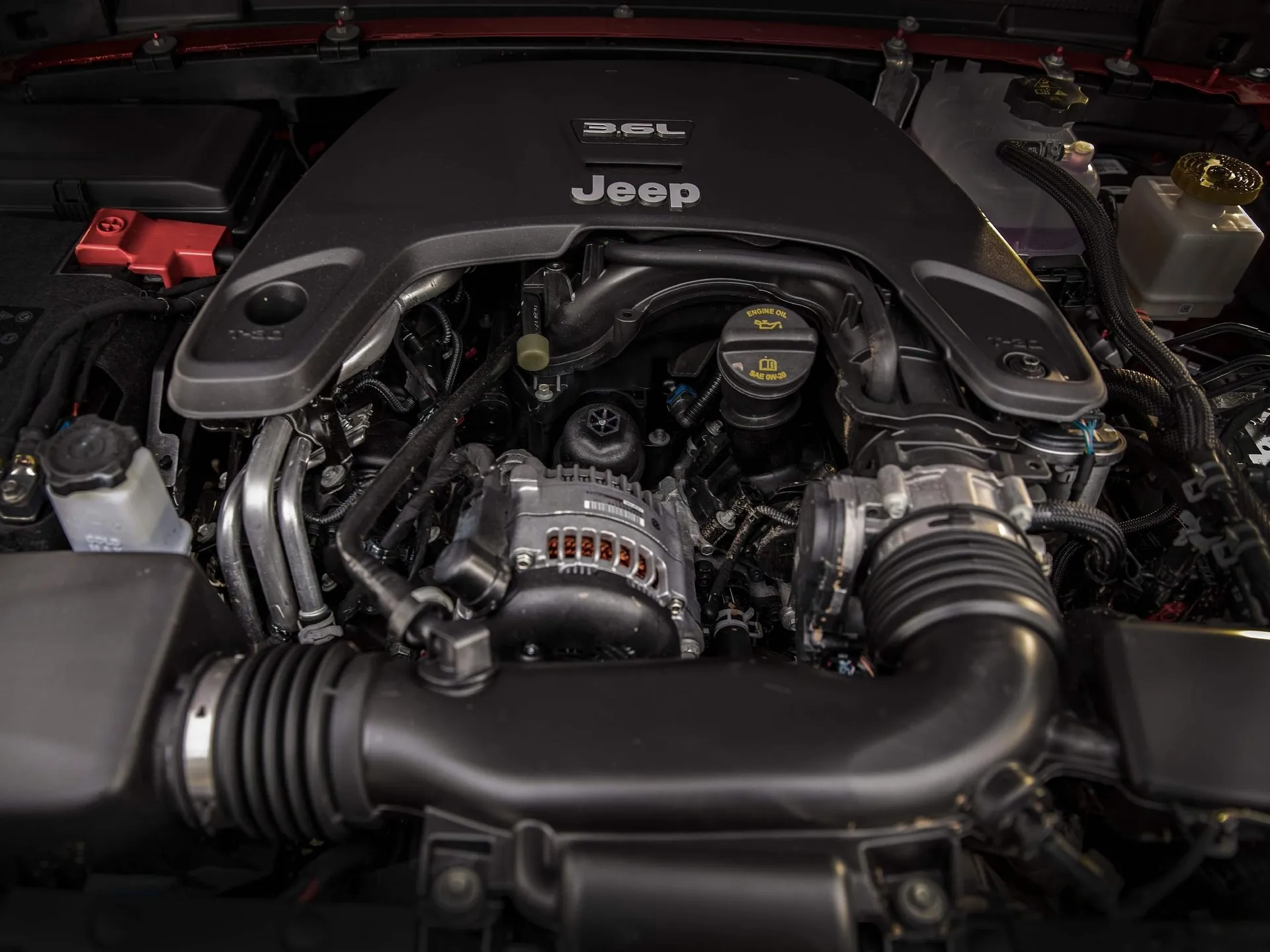 Jeep Gladiator (2024) – motorový prostor
