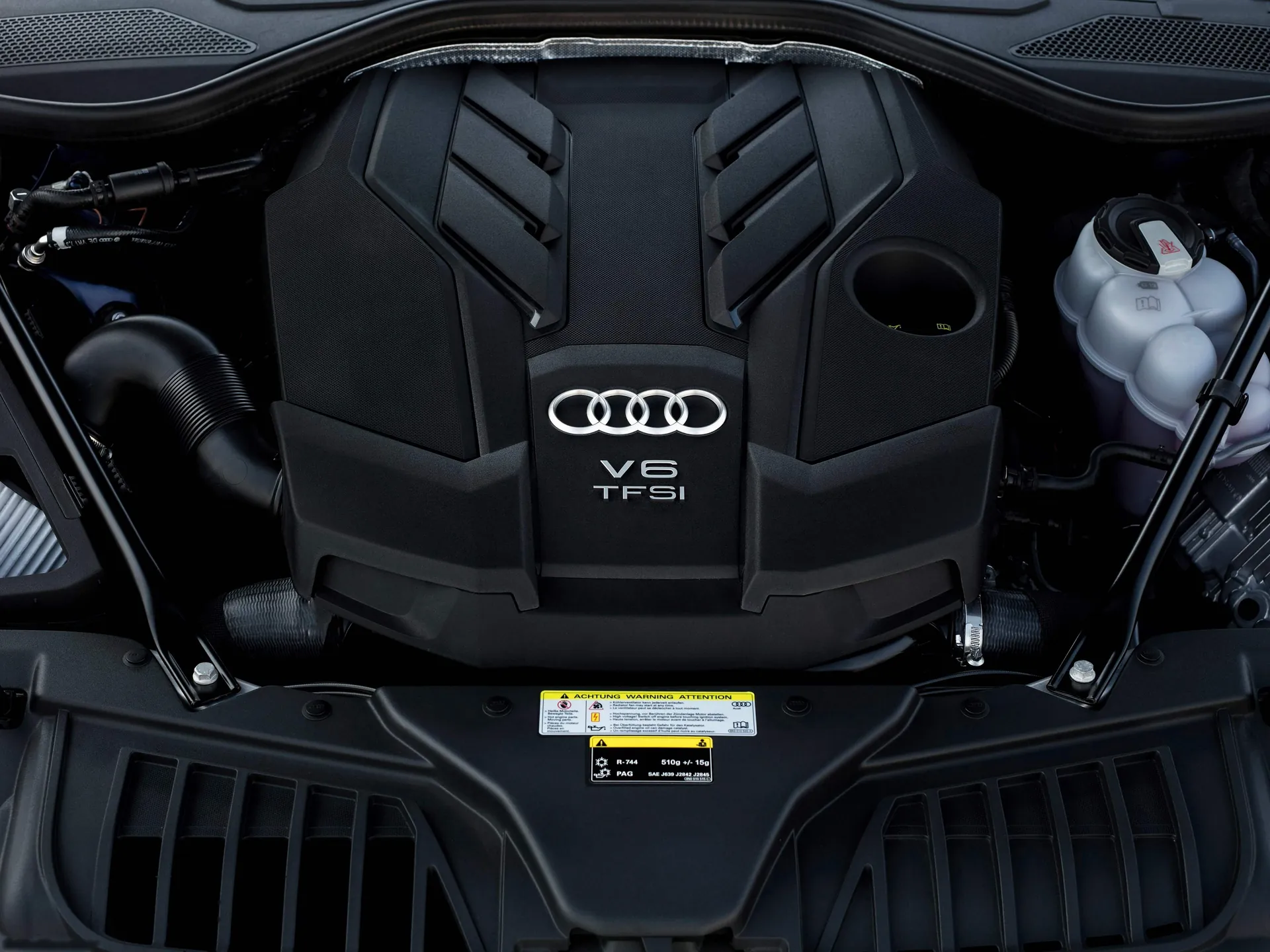 Audi A8 (2018) – motorový prostor