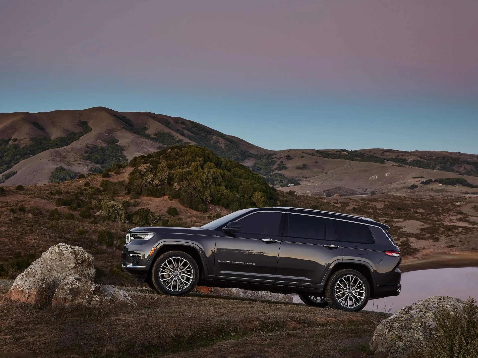 Jeep Grand Cherokee L (2021) – boční profil