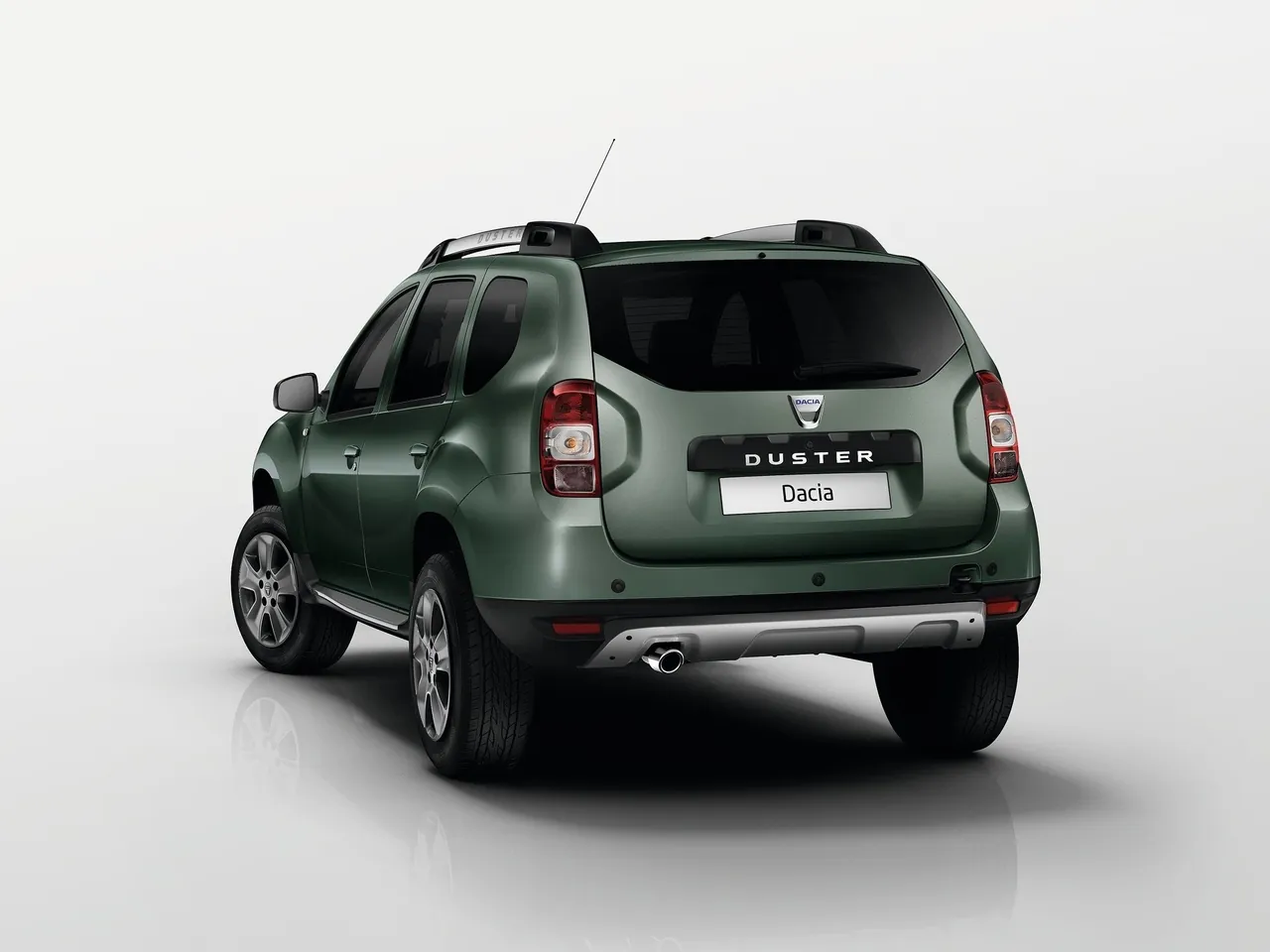 Dacia Duster (2014) – zadní tříčtvrteční pohled