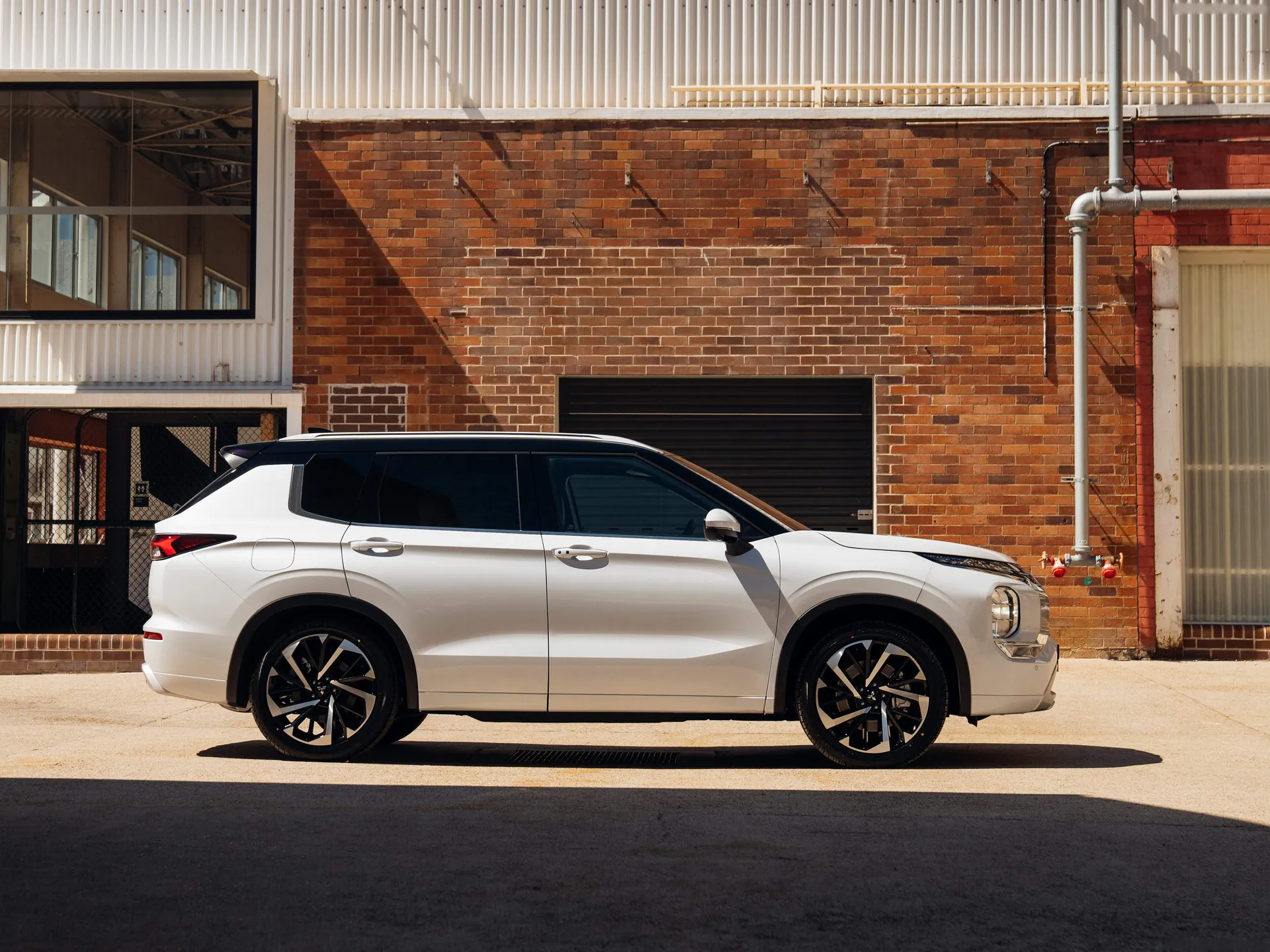 Mitsubishi Outlander [AU] (2022) – boční profil