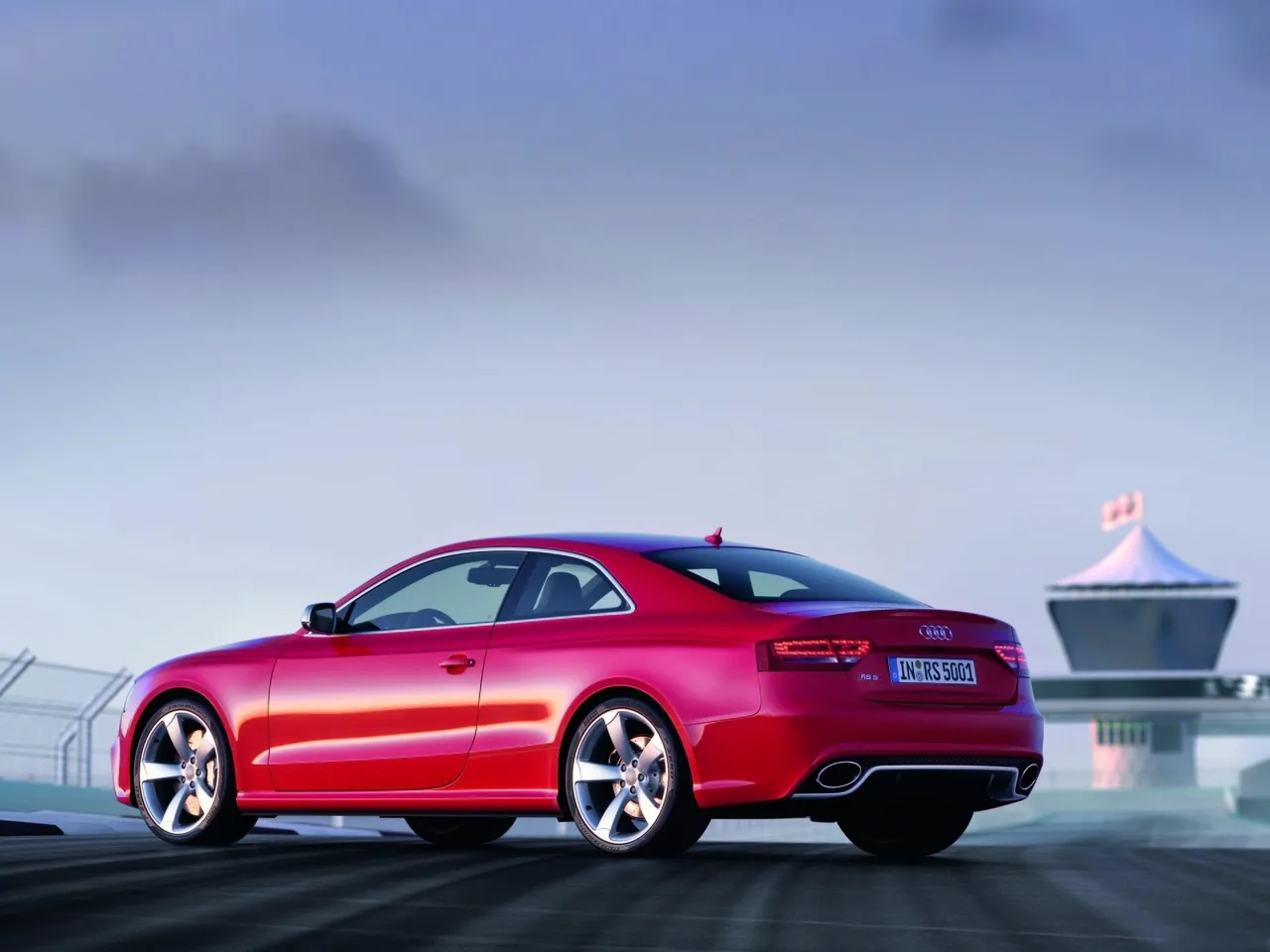 Audi RS5 (2011) – zadní tříčtvrteční pohled