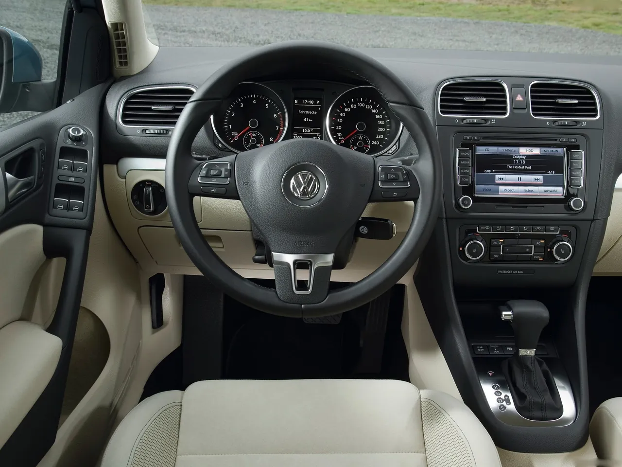 Volkswagen Golf (2009) - Interior