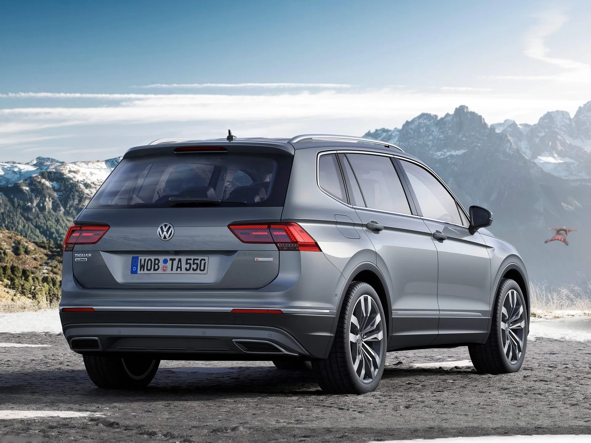 Volkswagen Tiguan Allspace (2018) – zadní tříčtvrteční pohled