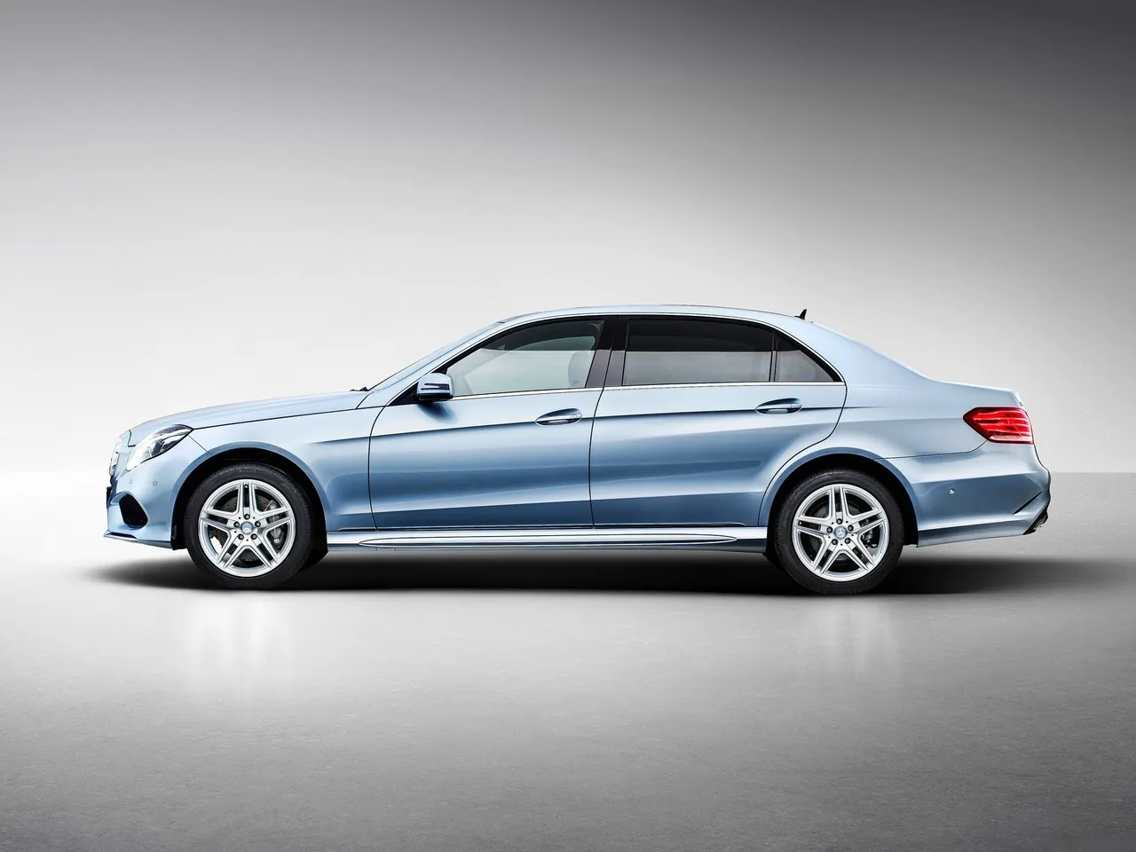 Mercedes-Benz E-Class L (2014) - Side Profile