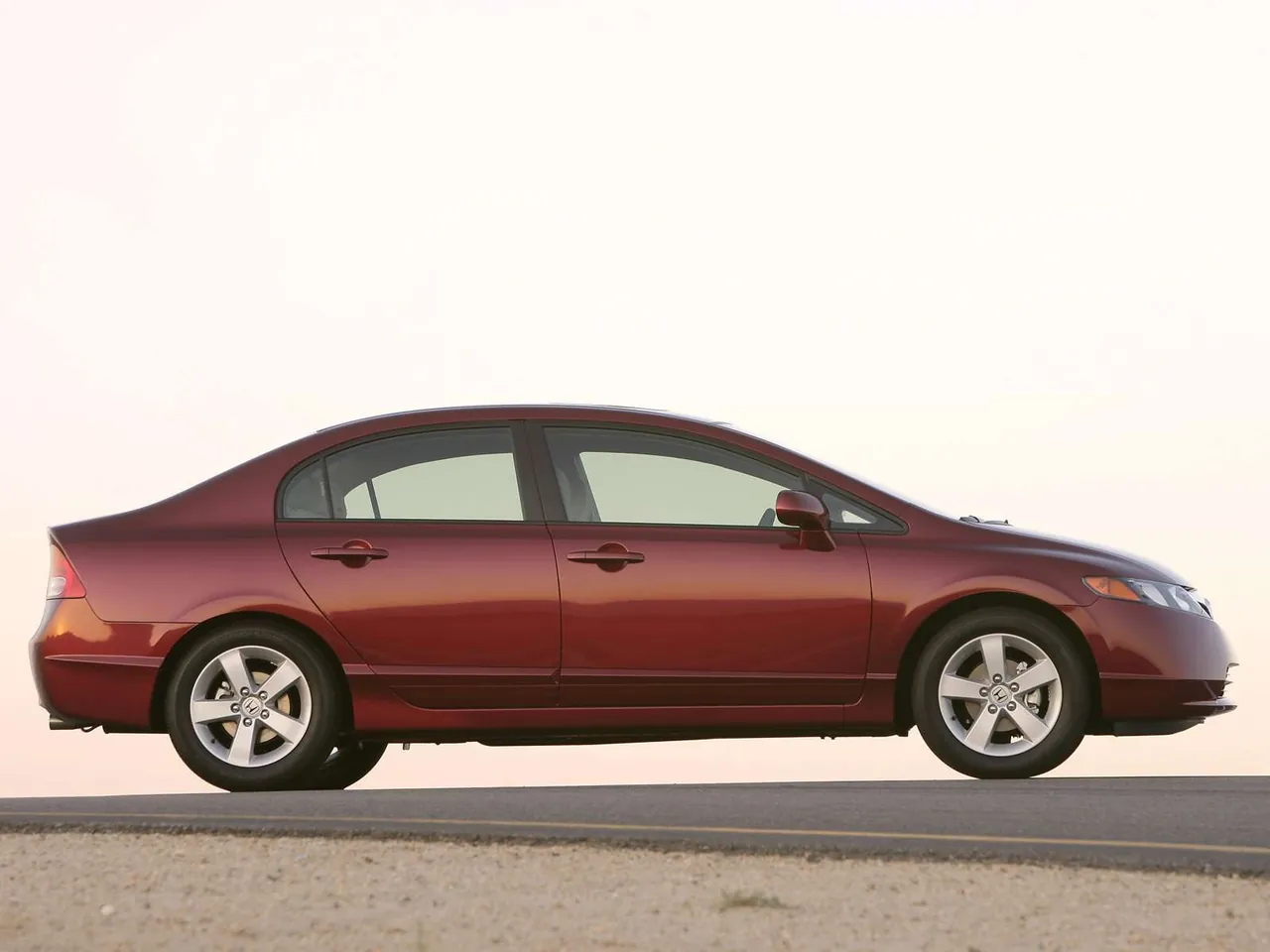 Honda Civic Sedan (2006) – boční profil