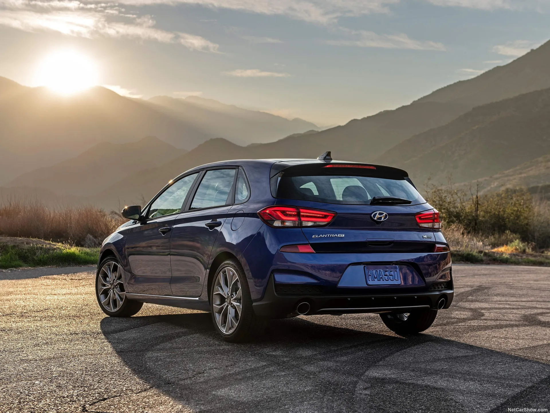 Hyundai Elantra GT N-line (2019) – zadní tříčtvrteční pohled