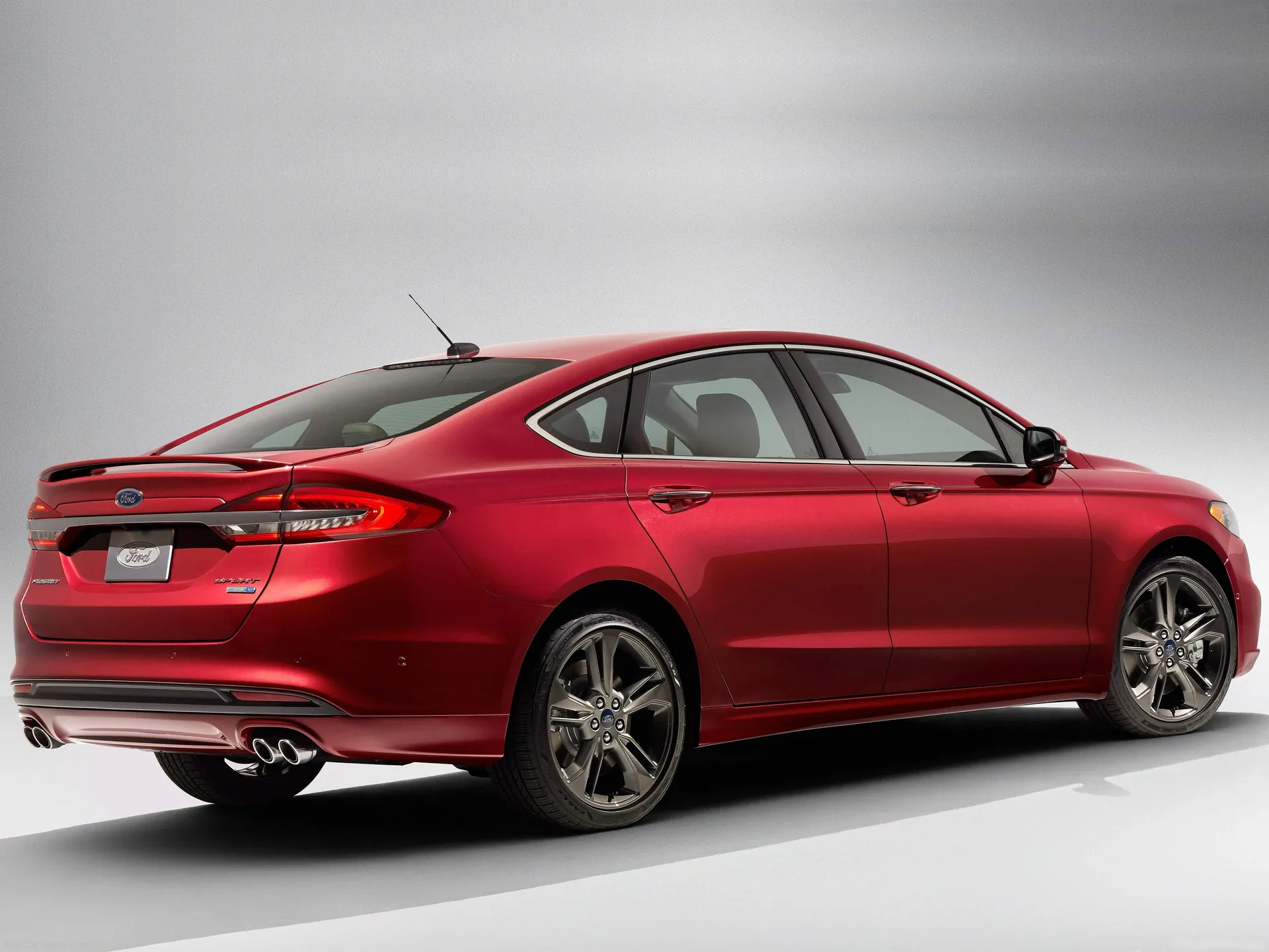 Ford Fusion V6 Sport (2017) – zadní tříčtvrteční pohled