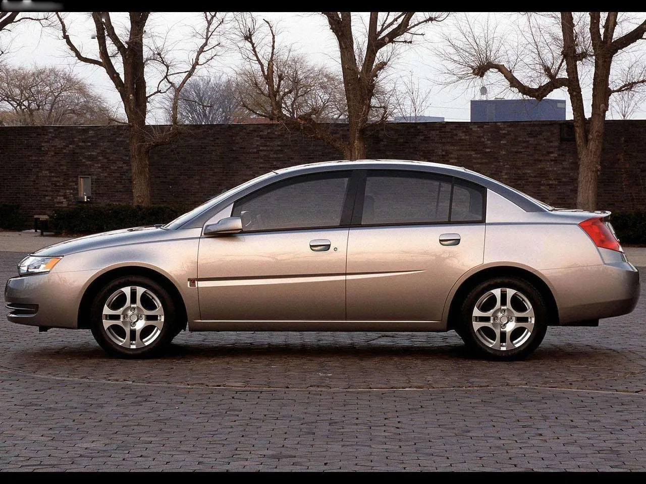 Saturn ION Sedan (2003) – boční profil