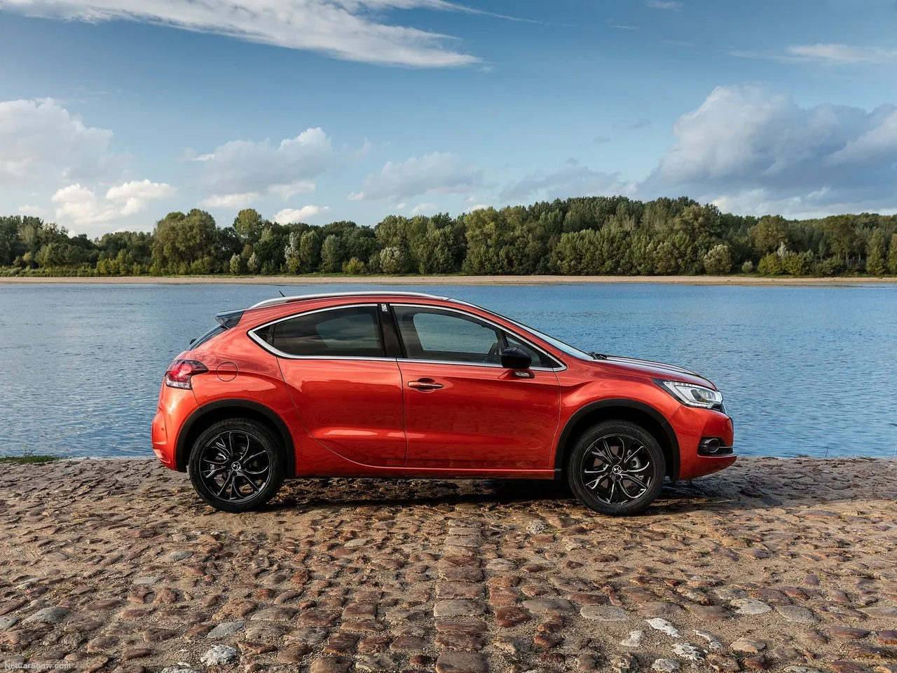 DS 4 Crossback (2016) – boční profil