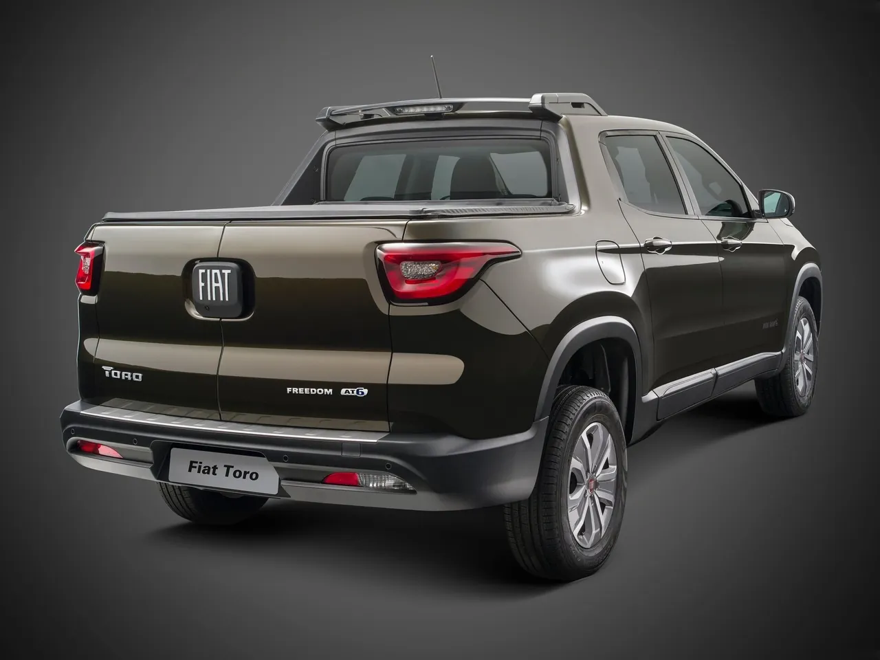 Fiat Toro (2016) – zadní tříčtvrteční pohled