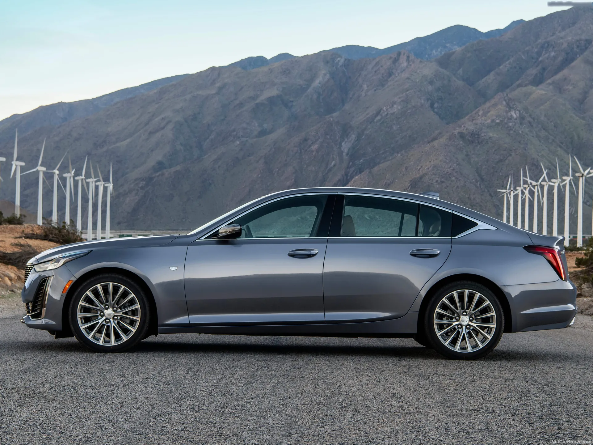 Cadillac CT5 (2020) – boční profil