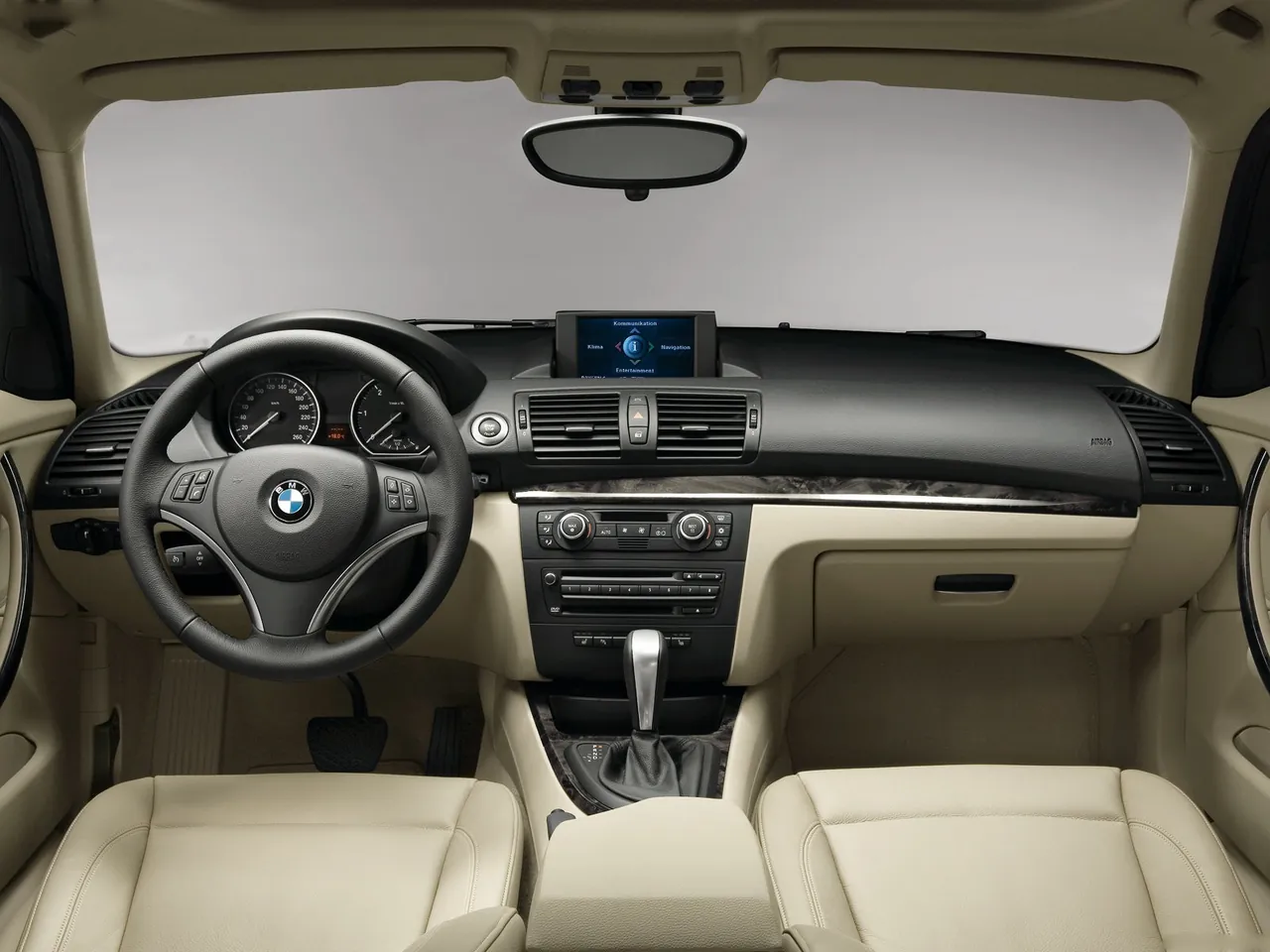 BMW 1-Series 5-door (2008) – interiér