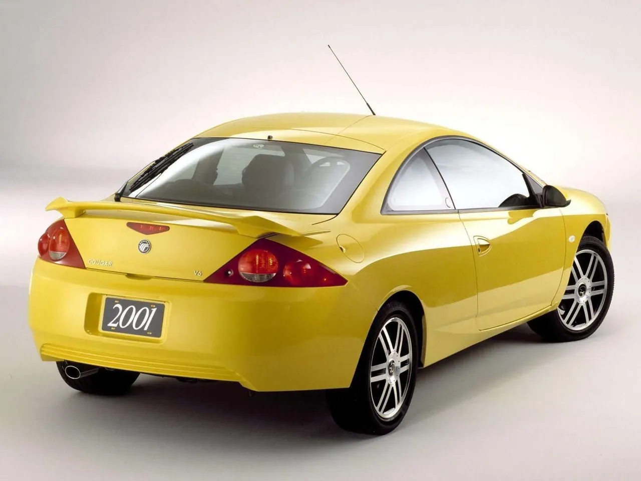 Mercury Cougar Zn (2001) – zadní tříčtvrteční pohled