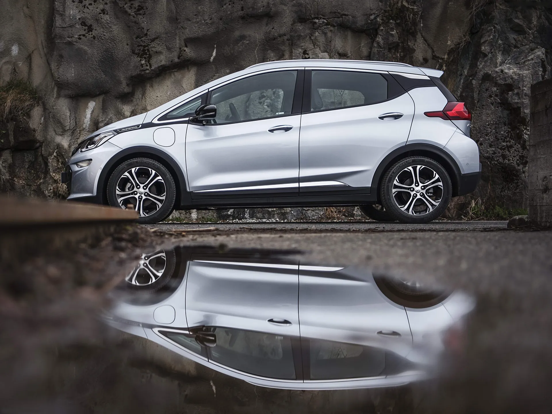 Opel Ampera-e (2017) – boční profil