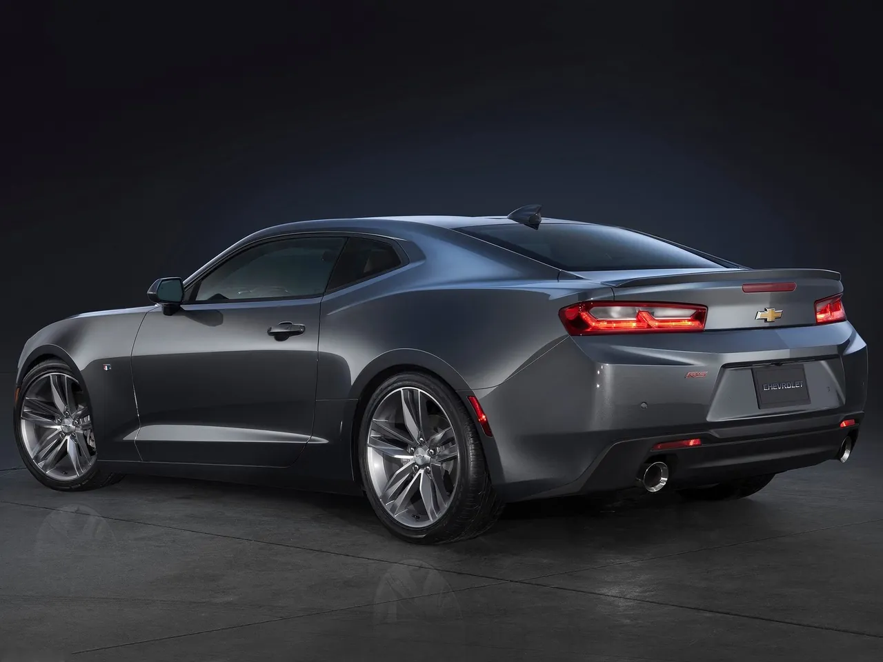 Chevrolet Camaro (2016) – zadní tříčtvrteční pohled