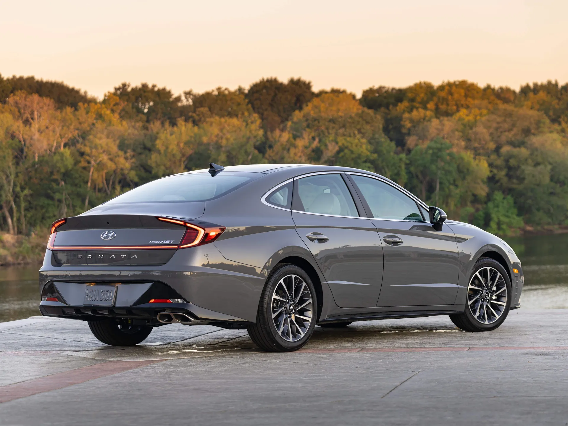 Hyundai Sonata (2020) – zadní tříčtvrteční pohled