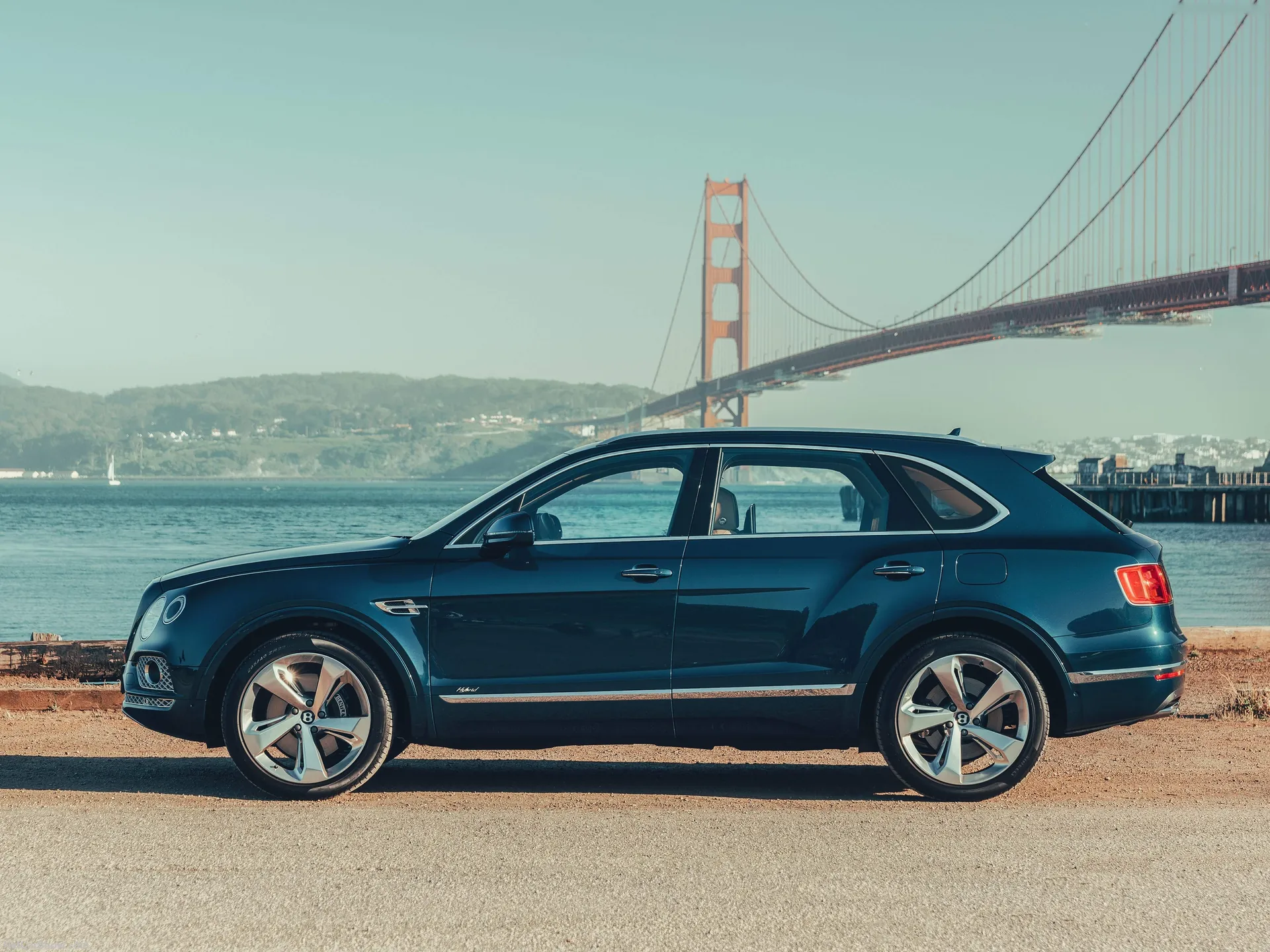 Bentley Bentayga Hybrid (2019) – boční profil