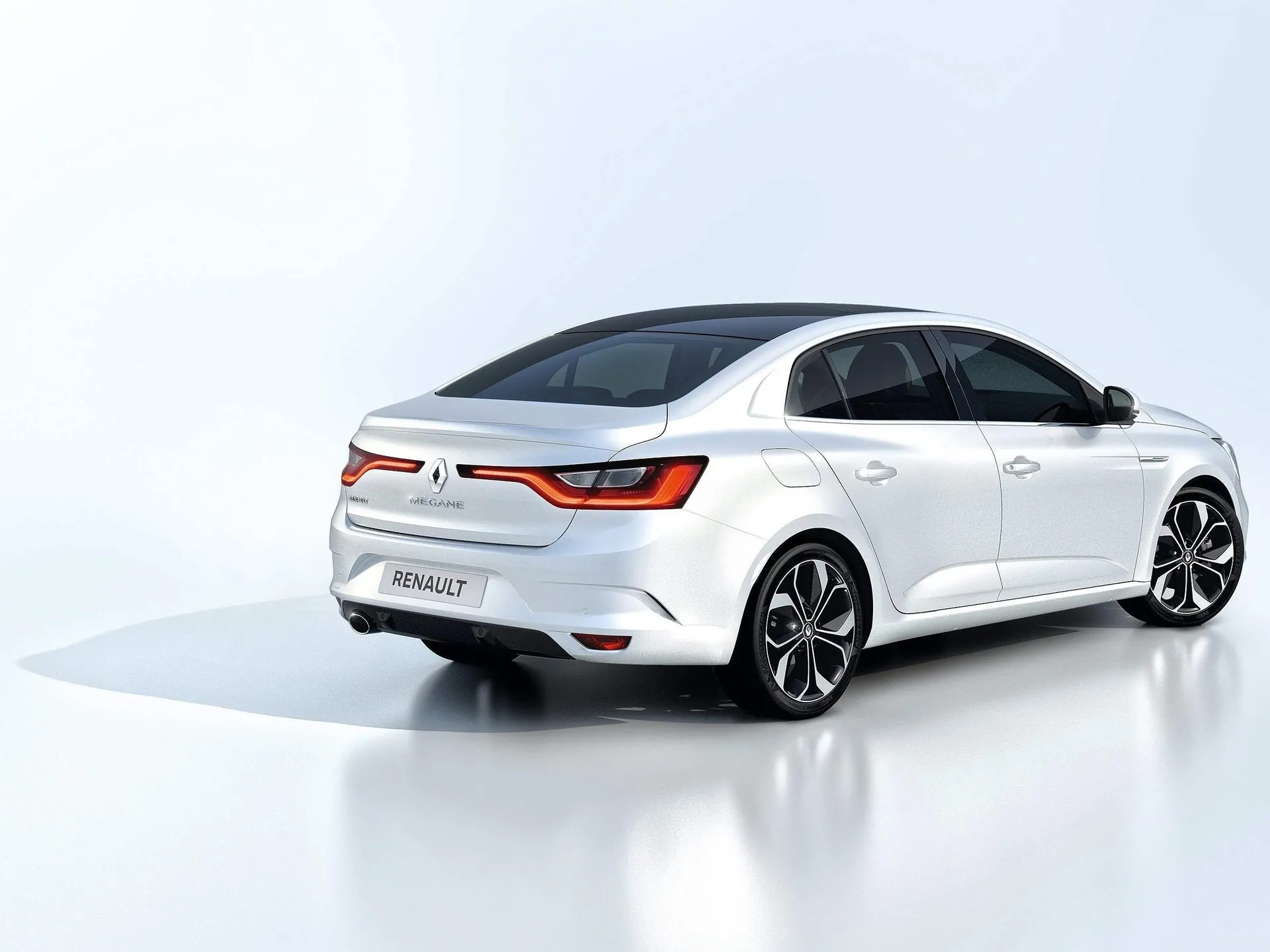 Renault Megane Sedan (2017) – zadní tříčtvrteční pohled