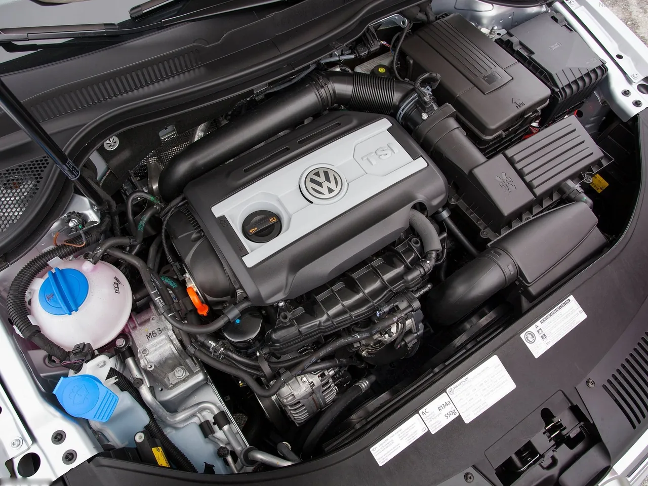 Volkswagen CC (2013) - Engine Bay