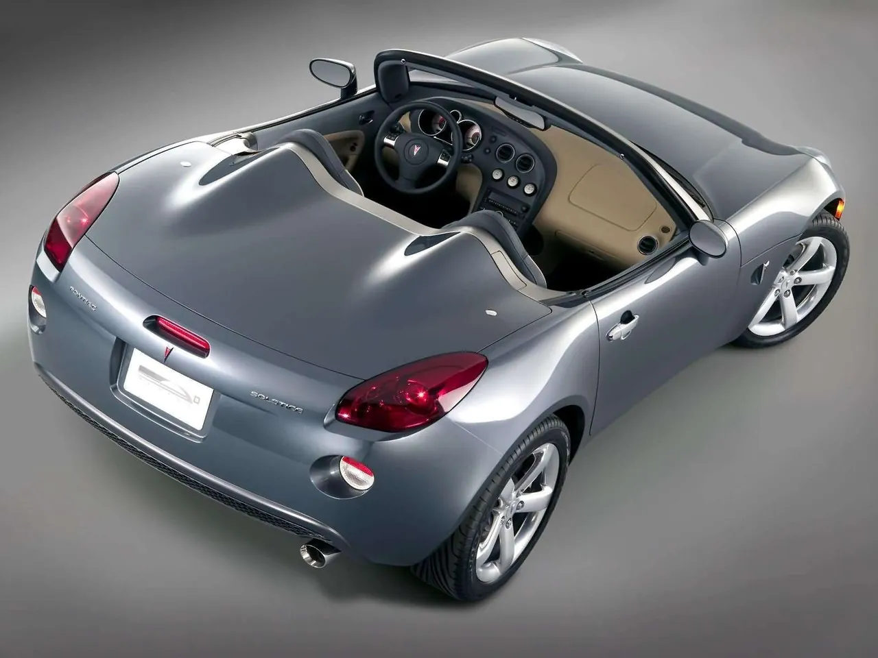 Pontiac Solstice (2006) – zadní tříčtvrteční pohled