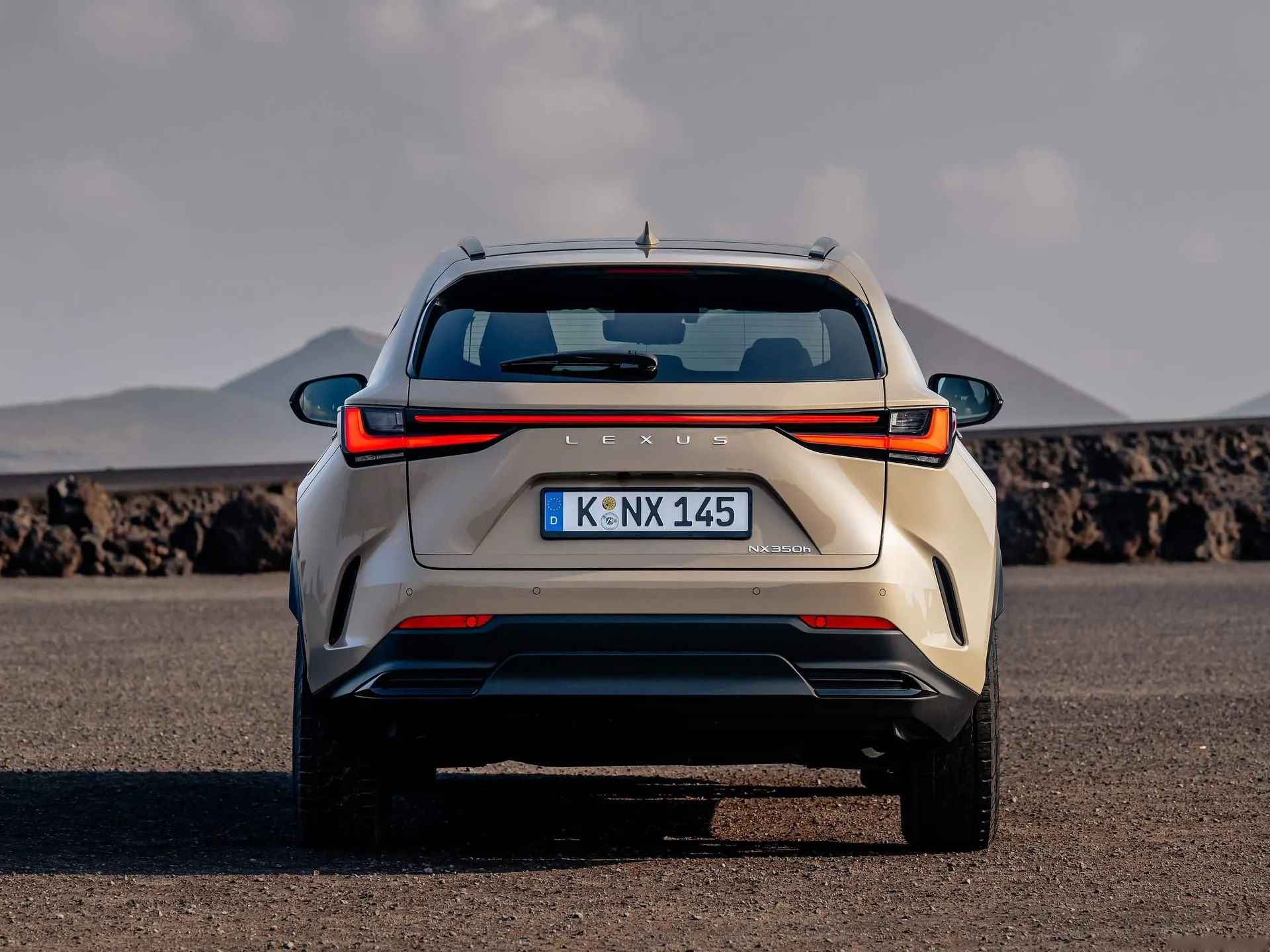 Lexus NX Overtrail (2025) – zezadu