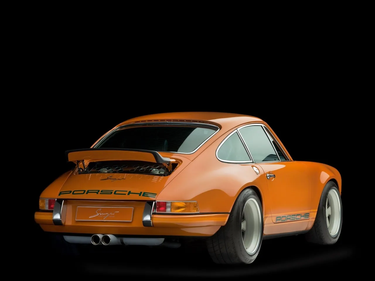 Singer 911 (2011) – zadní tříčtvrteční pohled