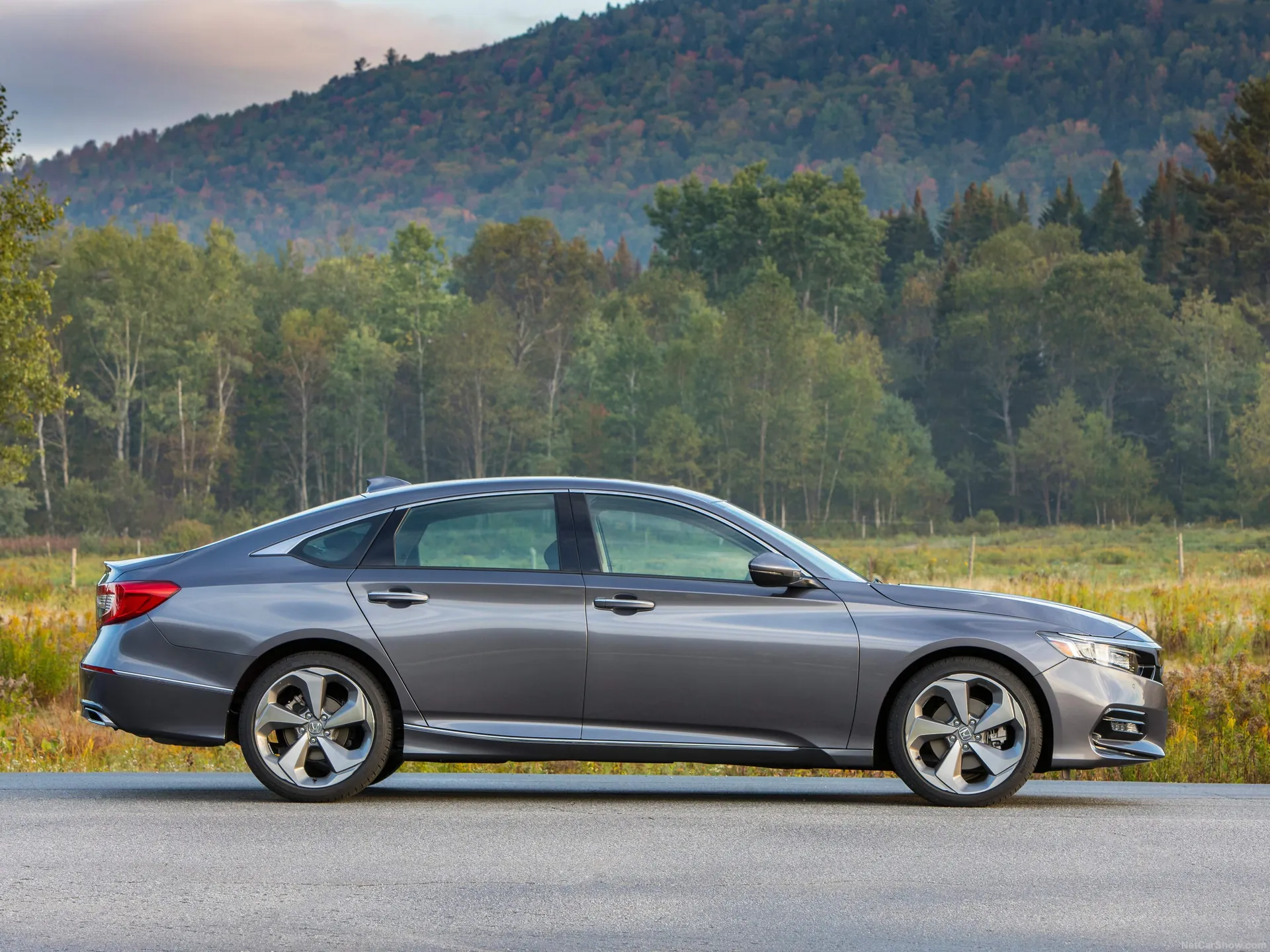 Honda Accord (2018) – boční profil