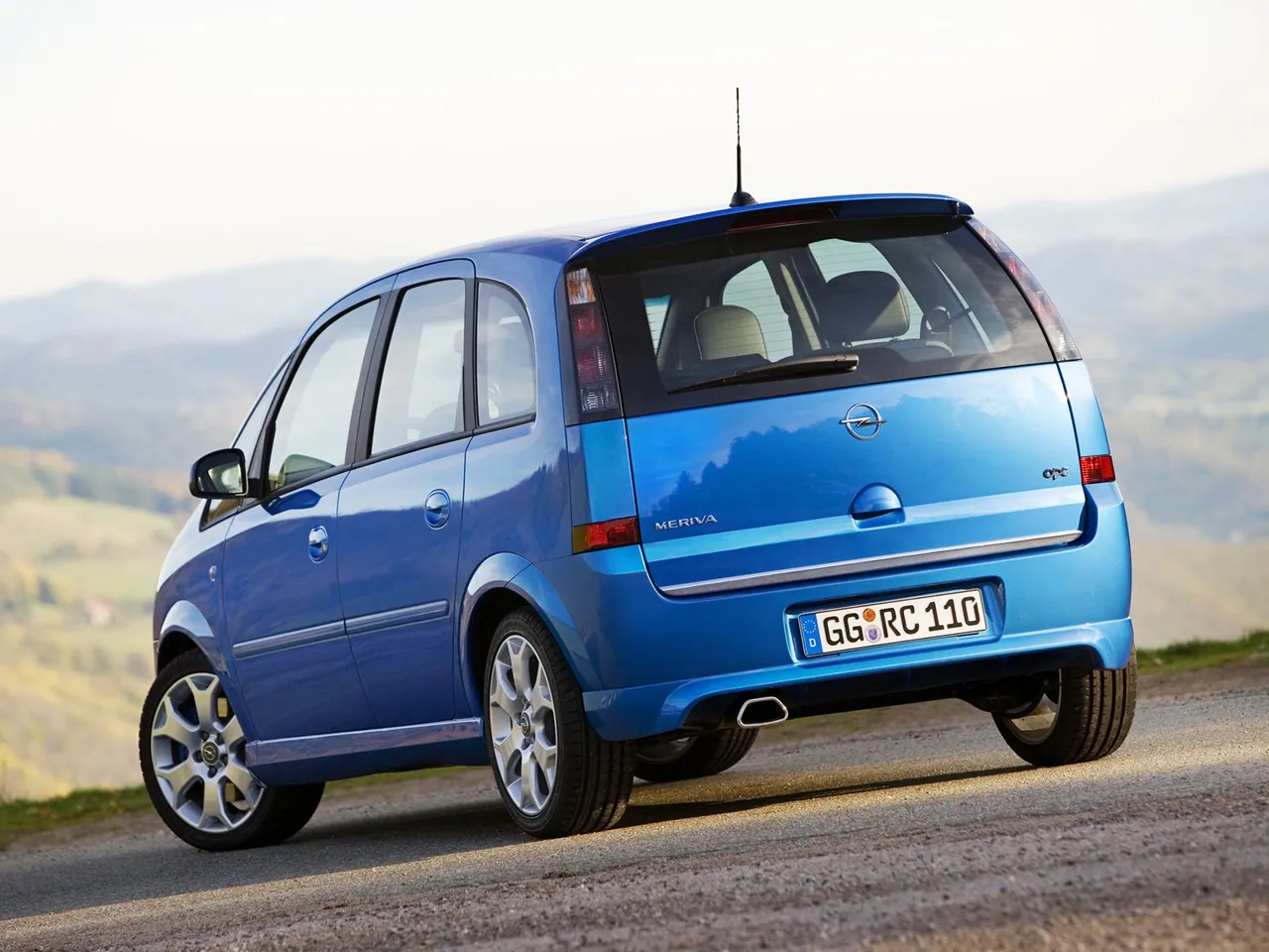 Opel Meriva OPC (2006) – zadní tříčtvrteční pohled