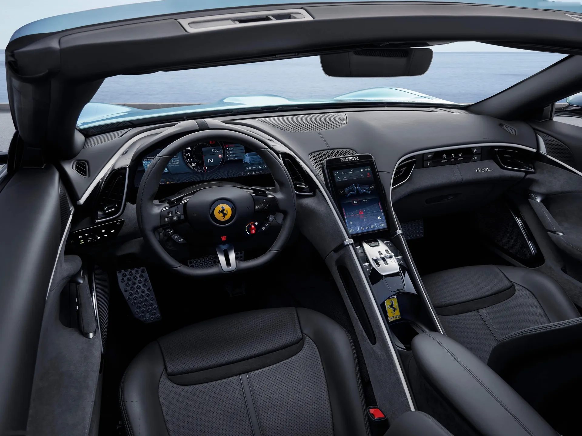 Ferrari Roma Spider (2024) – interiér