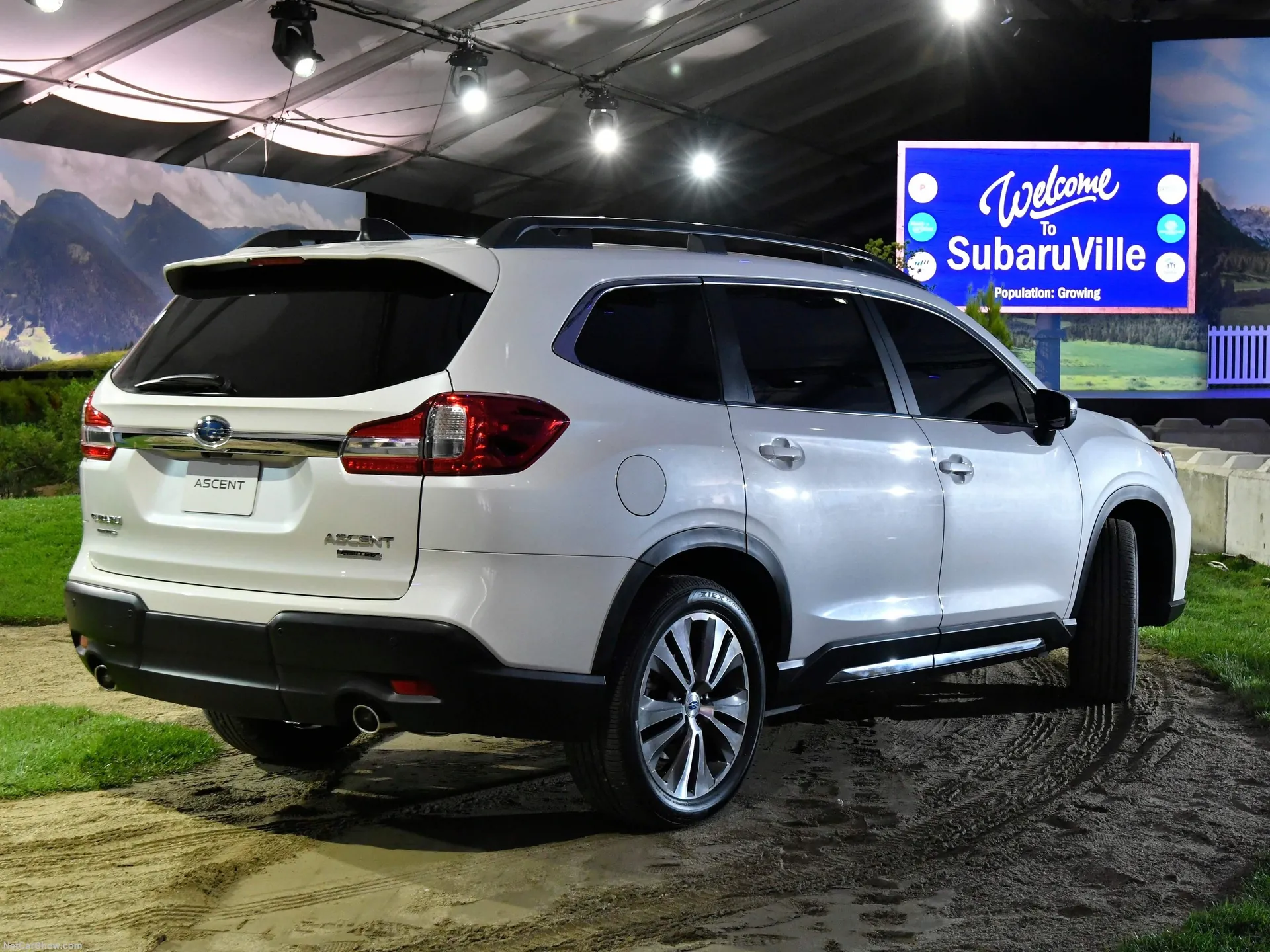 Subaru Ascent (2019) – zadní tříčtvrteční pohled